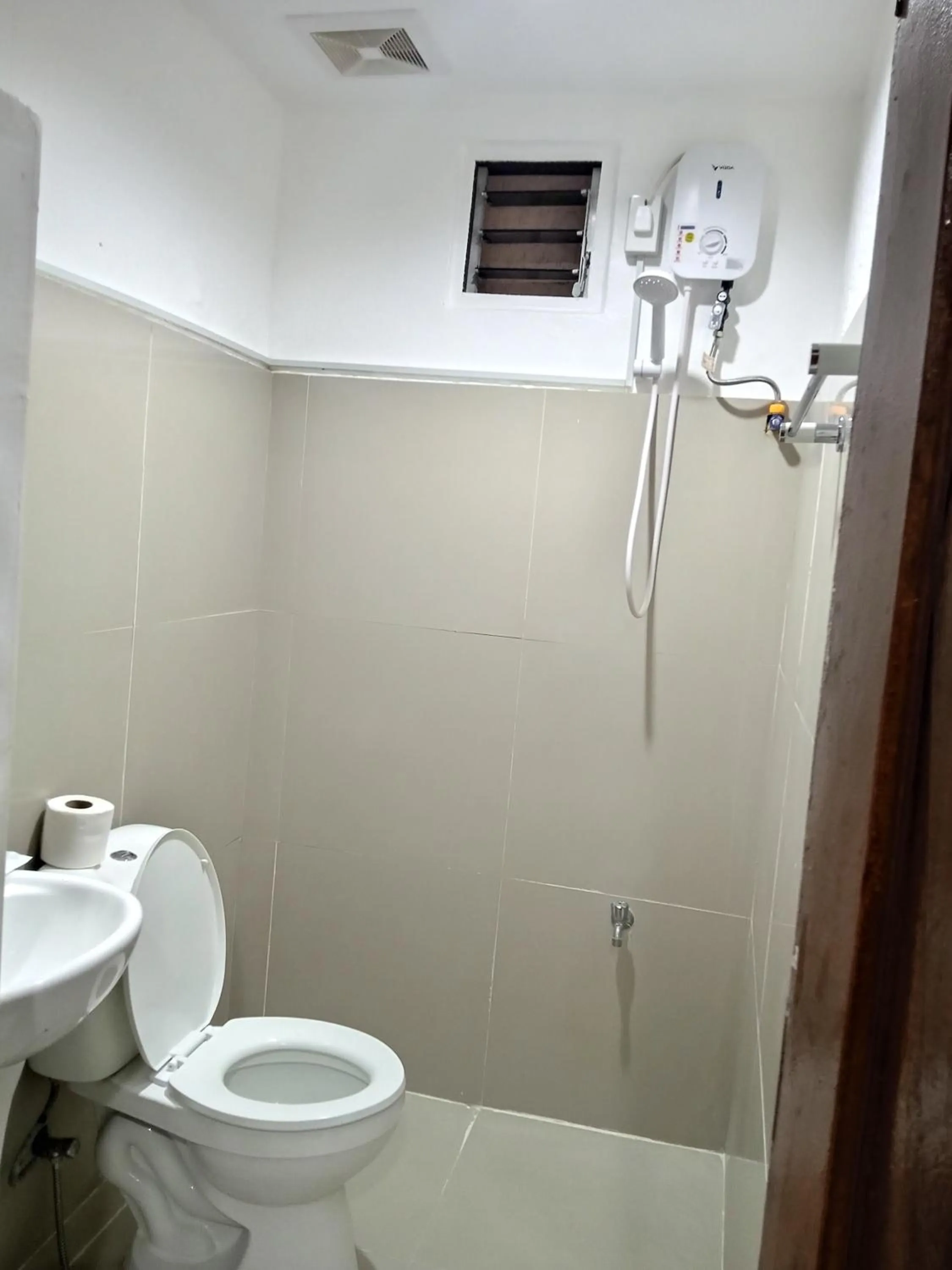 Moalboal Beach Front Hotel