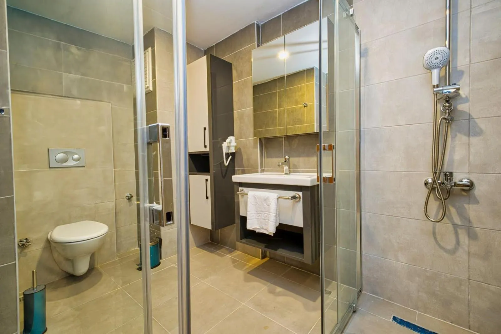 Bathroom in Evin Park Suit Lara & Spa