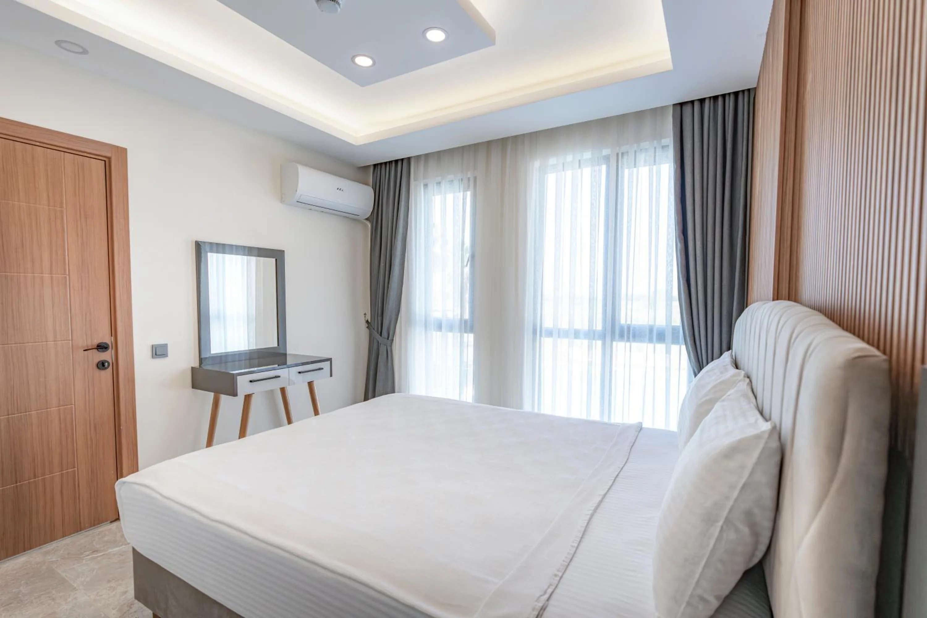 Bedroom, Bed in Laristone Suite Spa Hotel