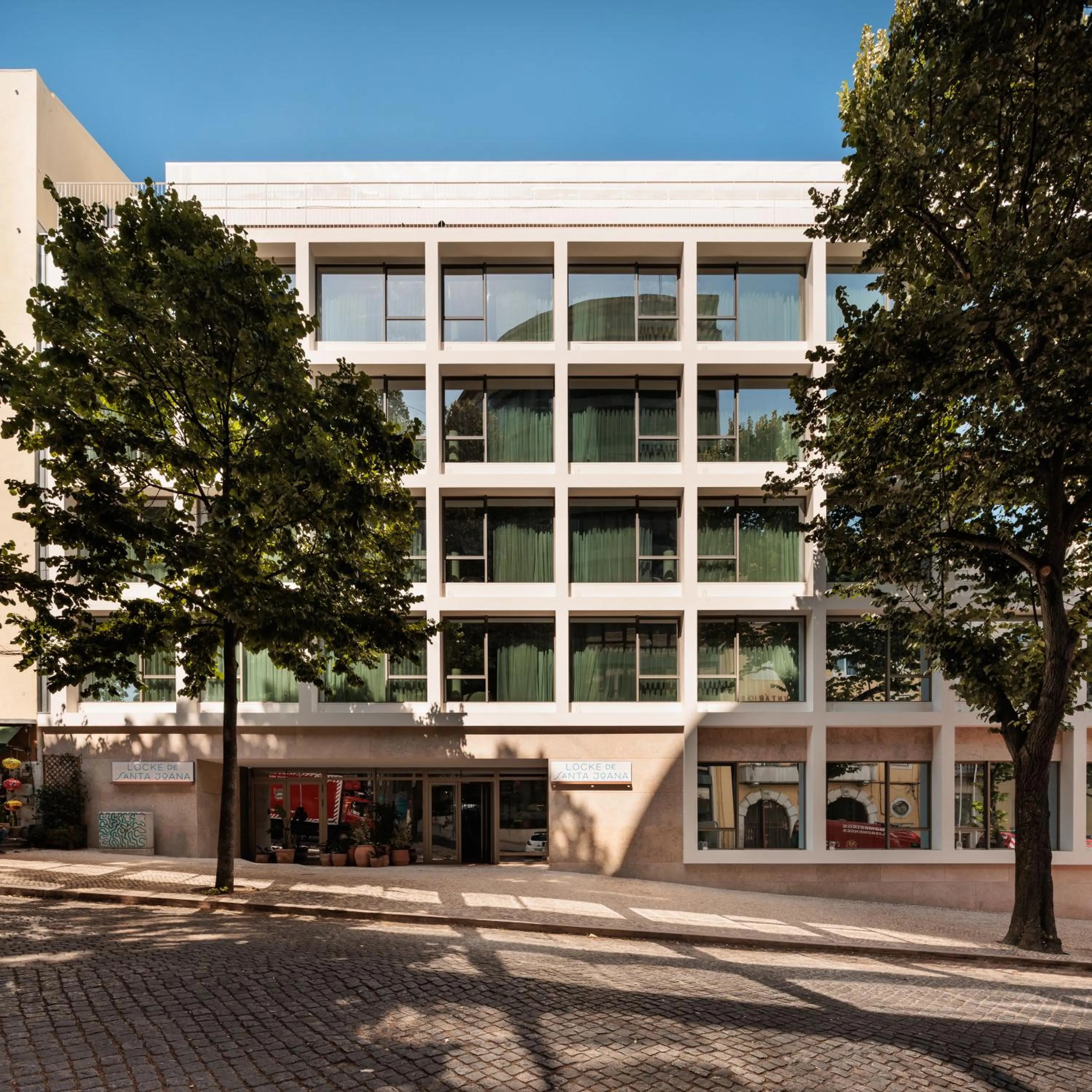 Facade/entrance in Locke de Santa Joana