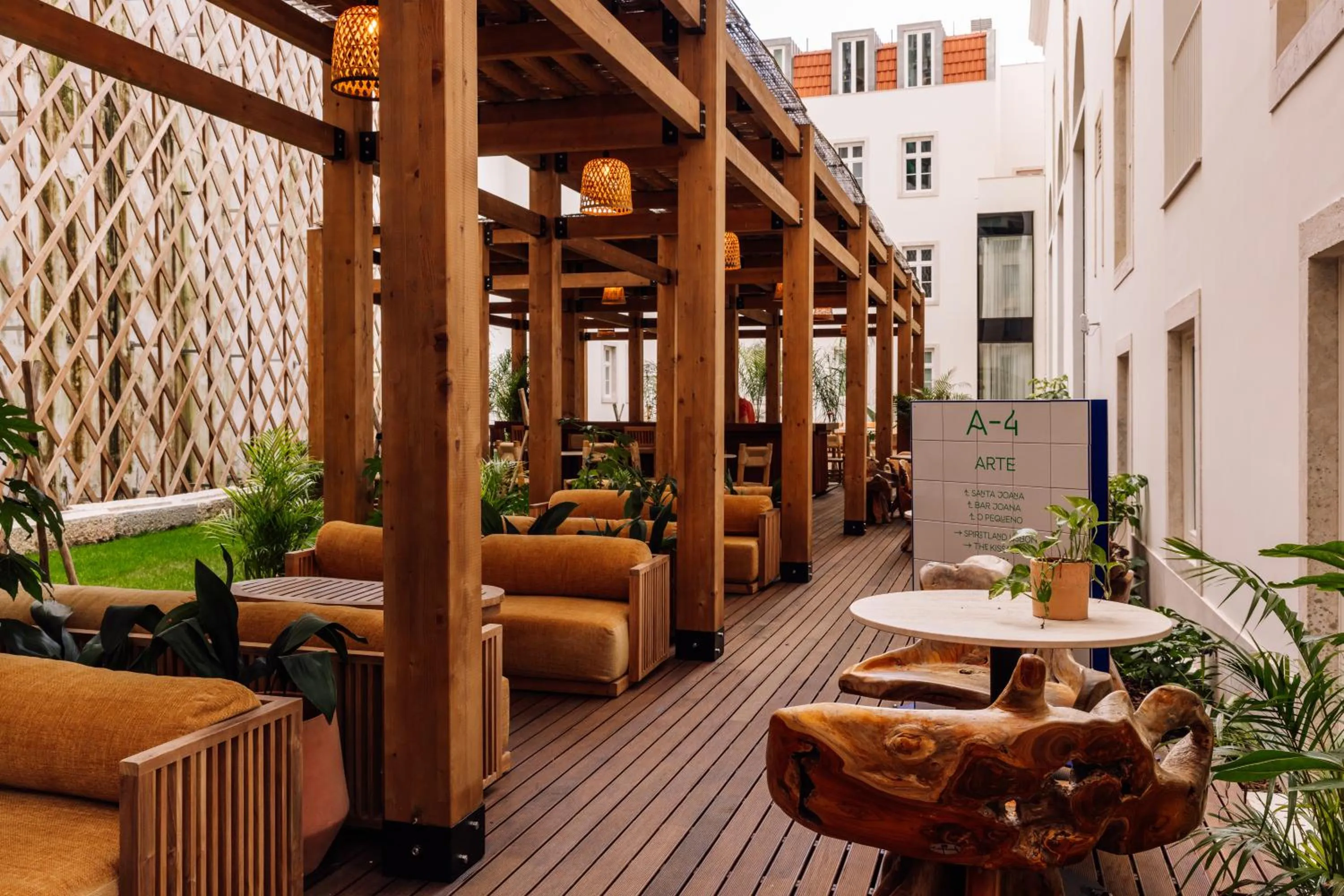 Inner courtyard view in Locke de Santa Joana