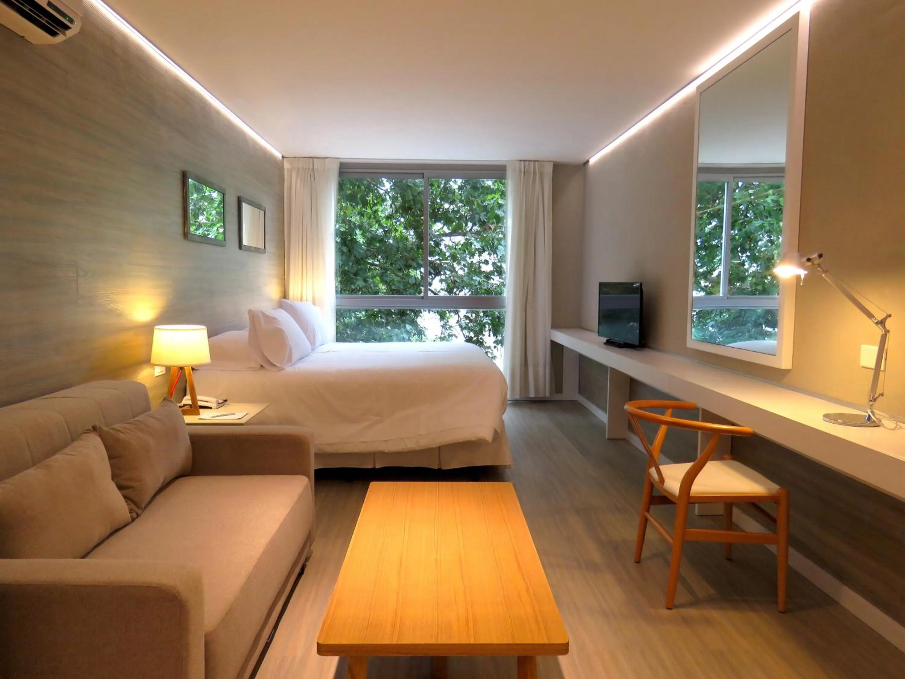 Photo of the whole room, Bed in Smart Hotel Montevideo