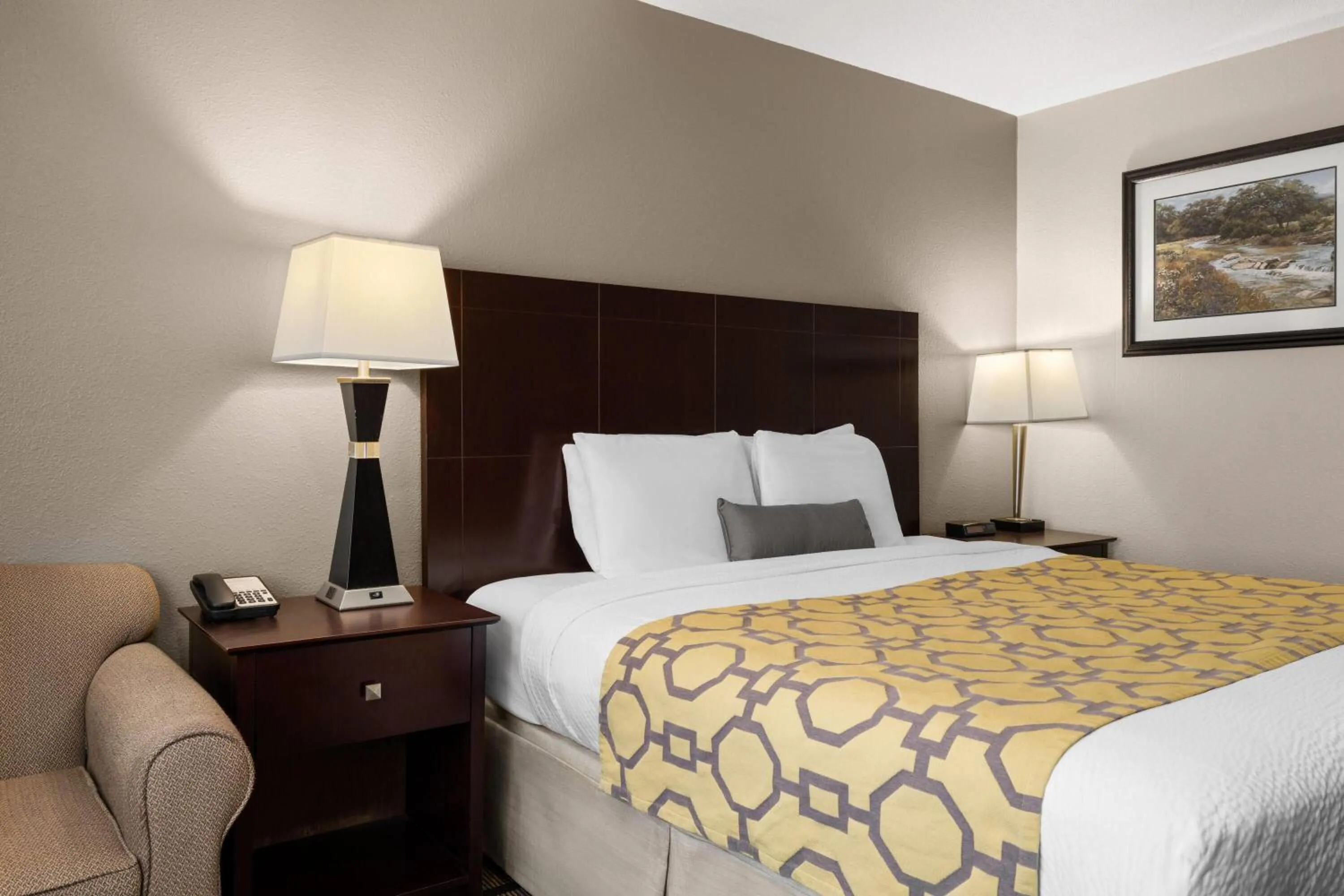 Photo of the whole room, Bed in Baymont by Wyndham Jefferson City