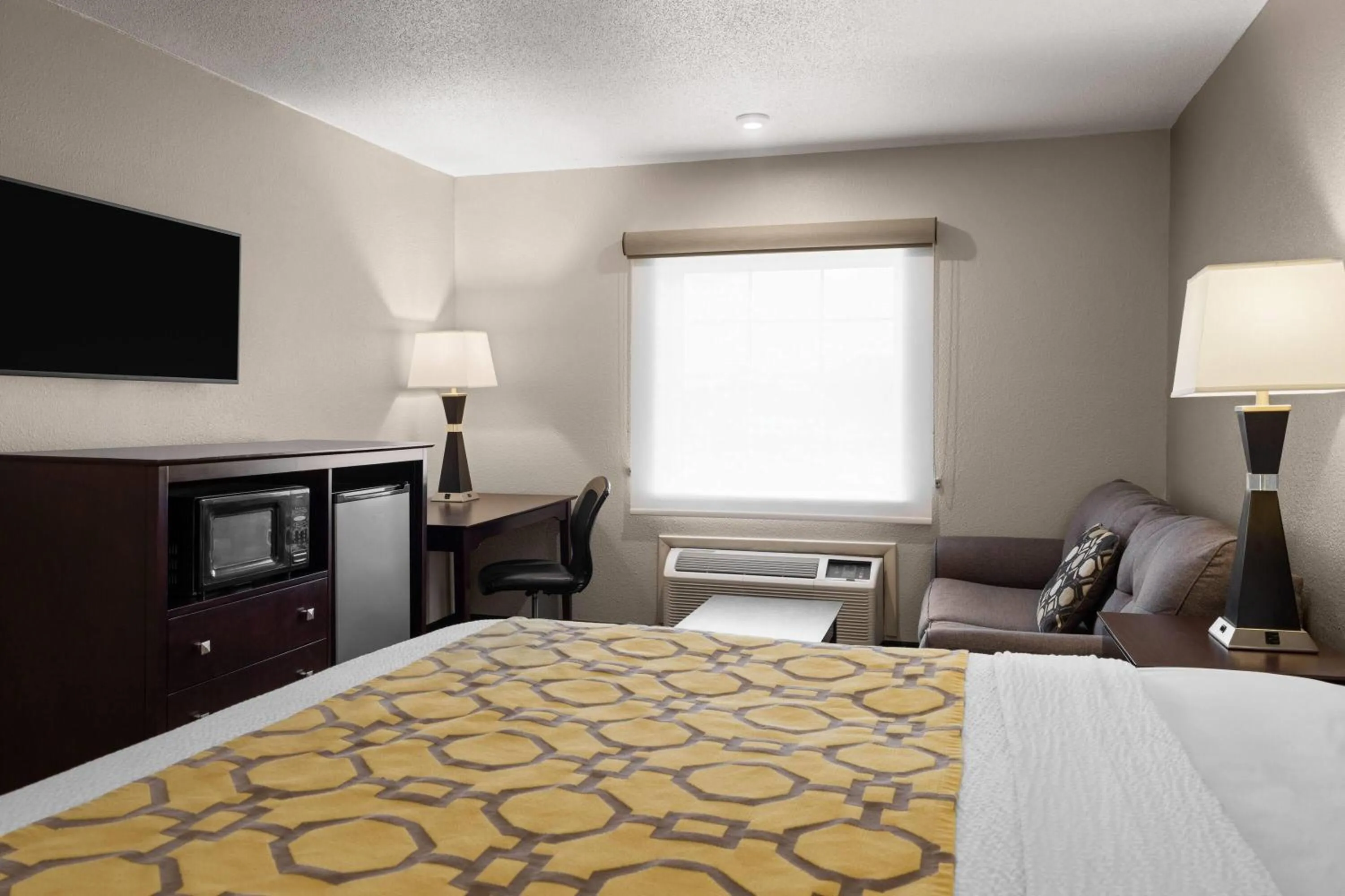 Photo of the whole room, Bed in Baymont by Wyndham Jefferson City