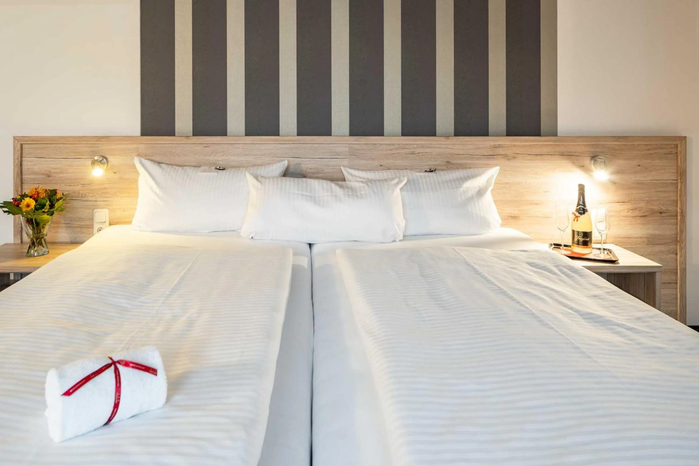 Photo of the whole room, Bed in Astoria City Resort