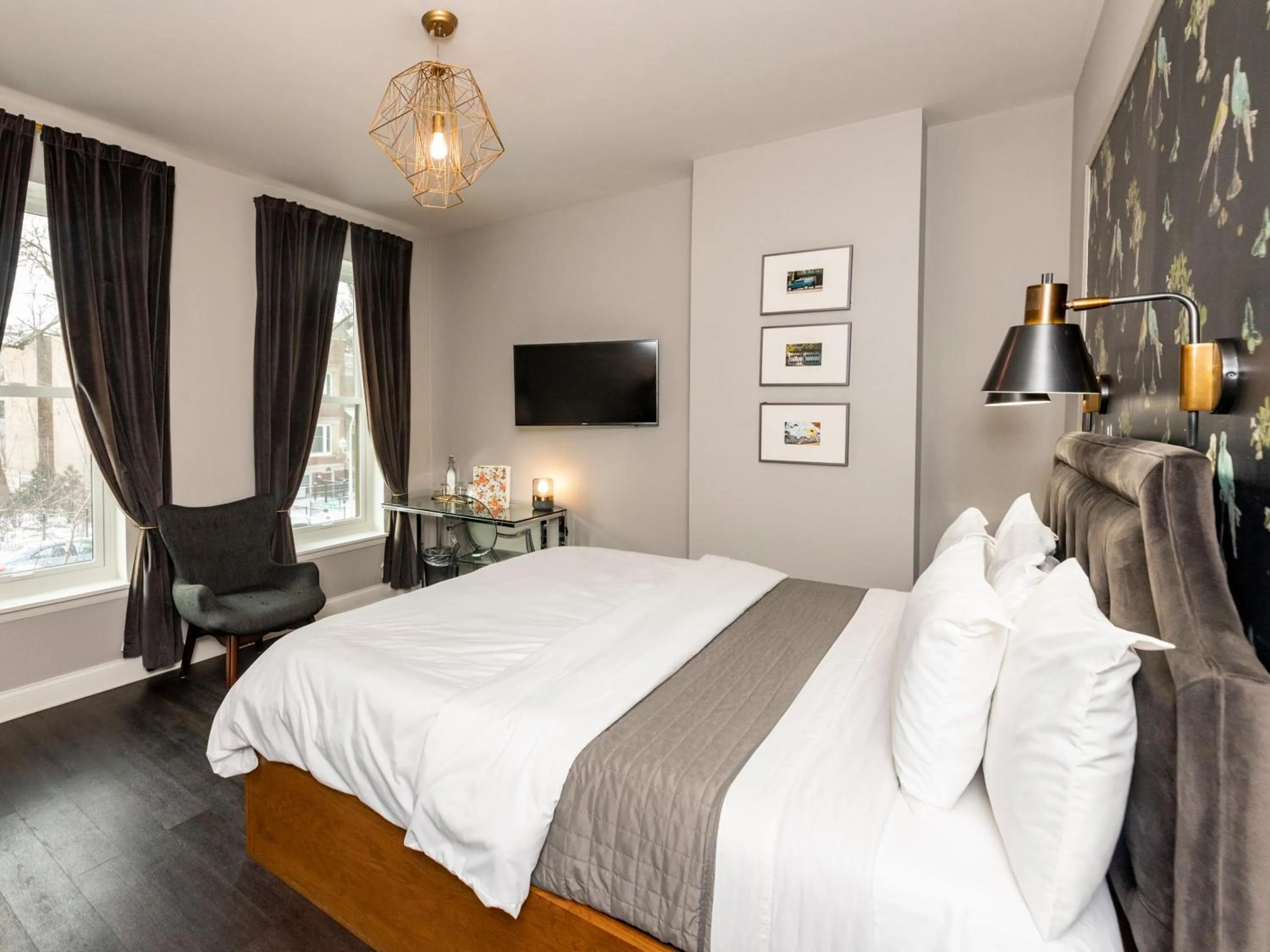 Photo of the whole room, Bed in Wicker Park Inn