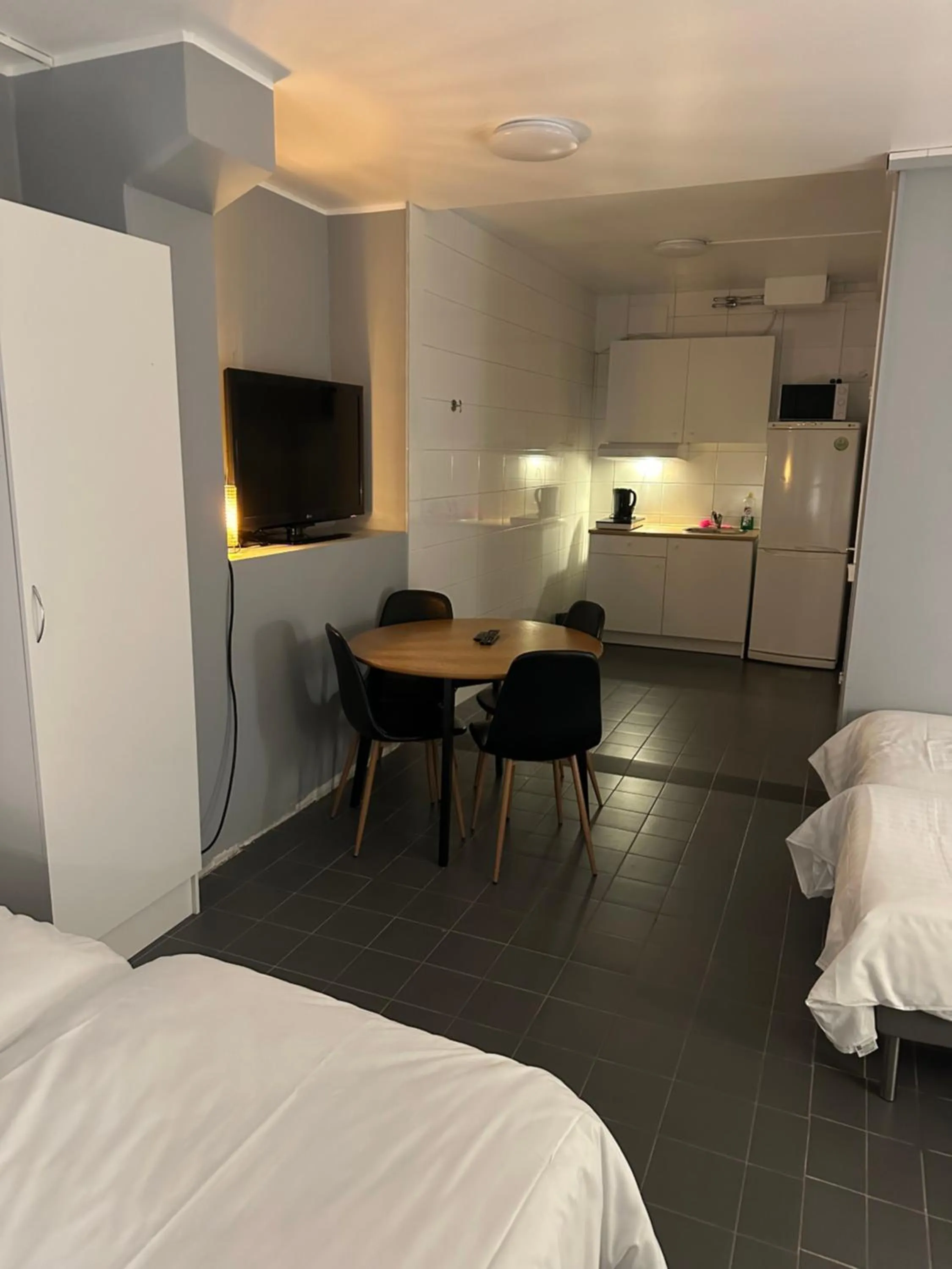 Kitchen or kitchenette, Bed in Hotell Salem