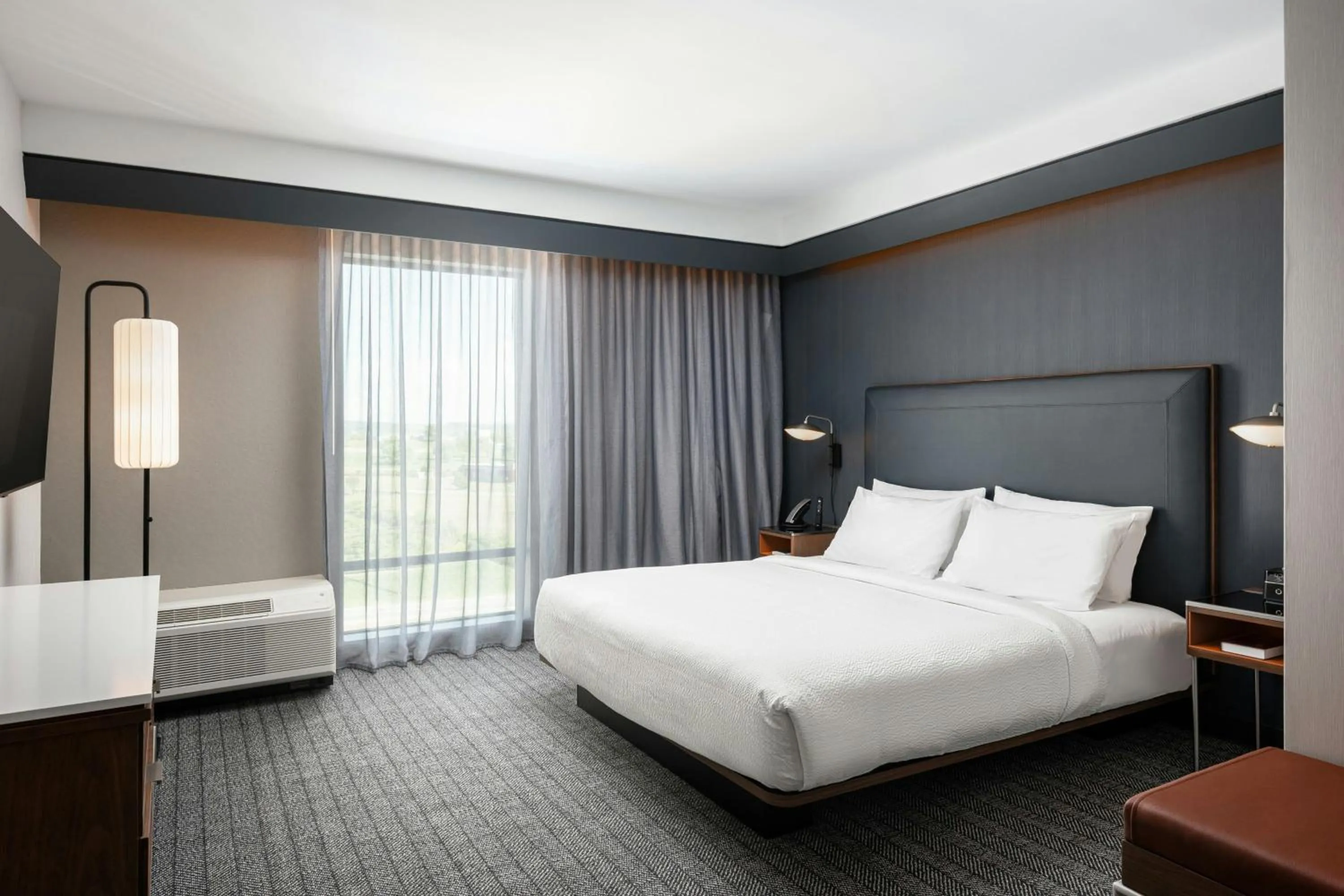 Bedroom, Bed in Courtyard by Marriott Cleveland TN