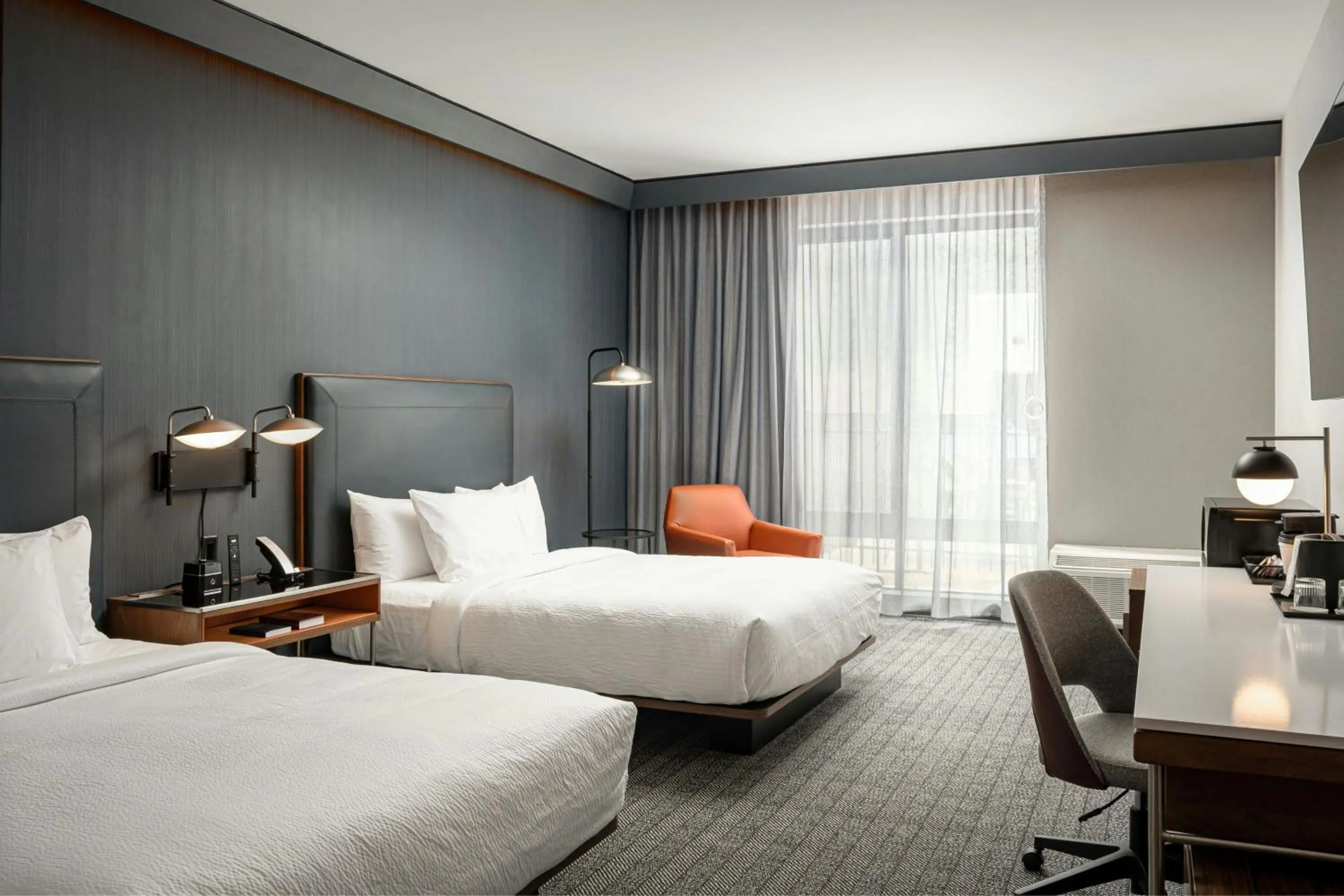 Photo of the whole room, Bed in Courtyard by Marriott Cleveland TN