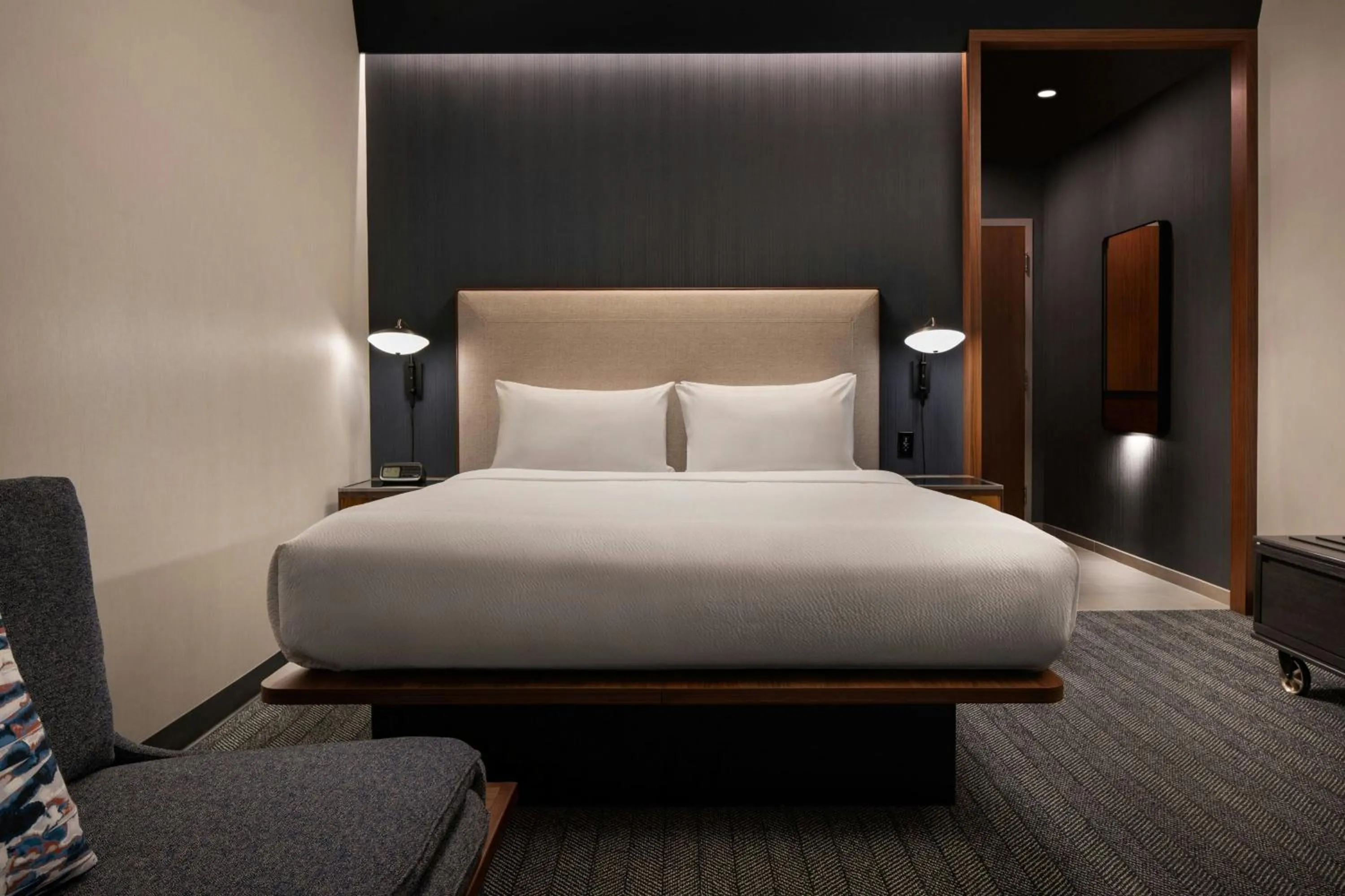 Photo of the whole room, Bed in Courtyard by Marriott Cleveland TN