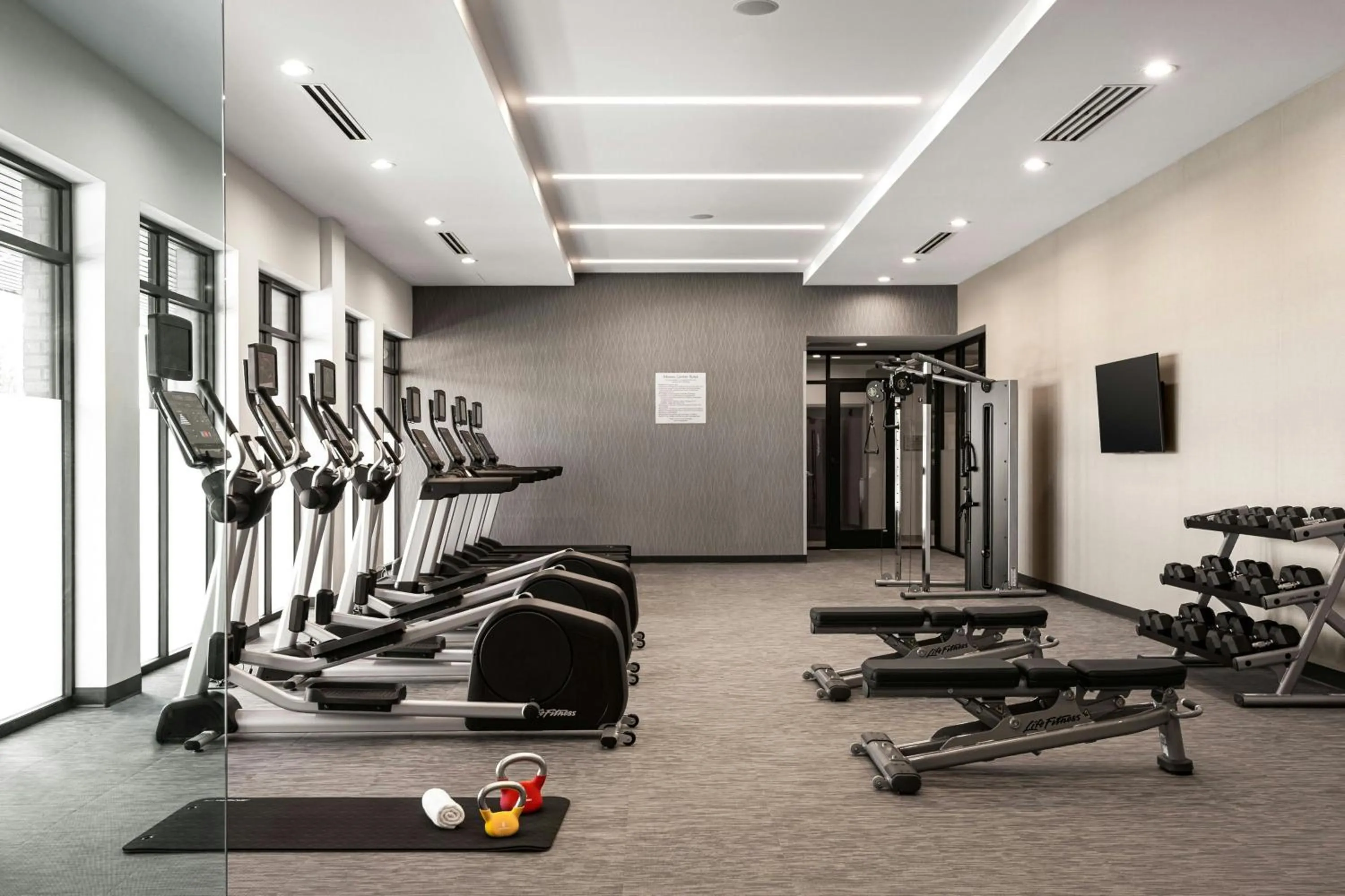Fitness centre/facilities in Courtyard by Marriott Cleveland TN