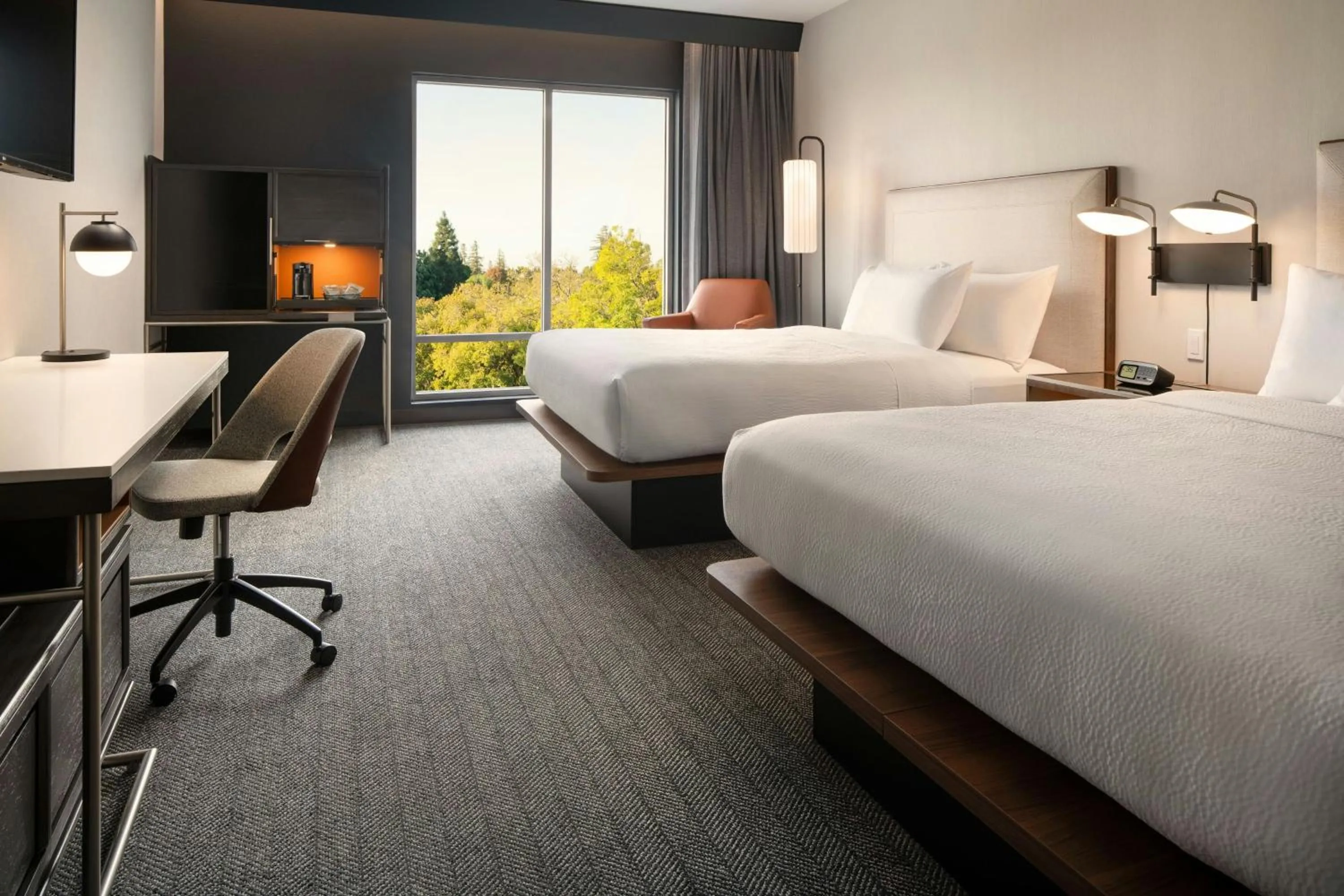 Photo of the whole room, Bed in Courtyard by Marriott Cleveland TN