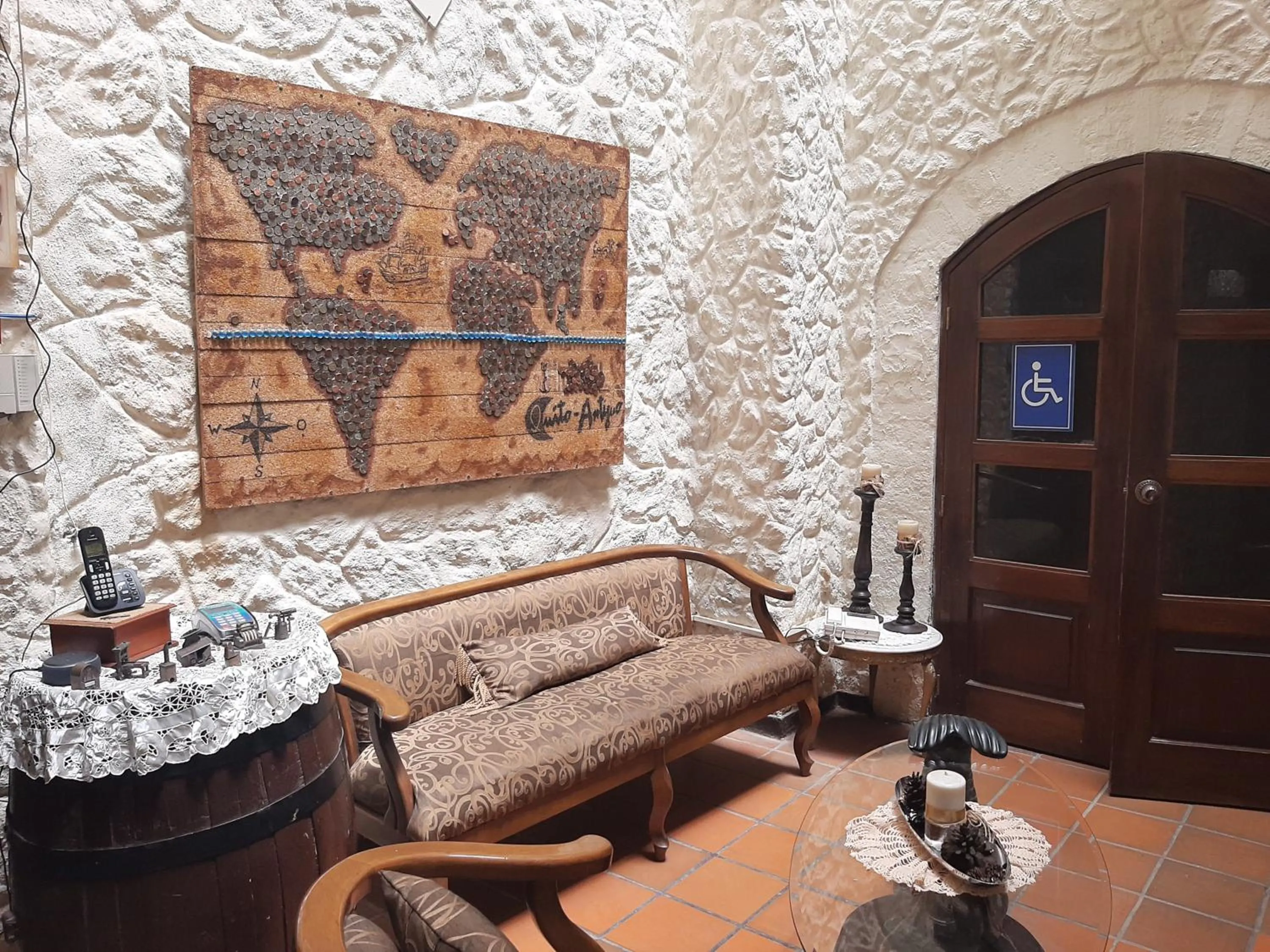 Living room in HOTEL Quito Antiguo