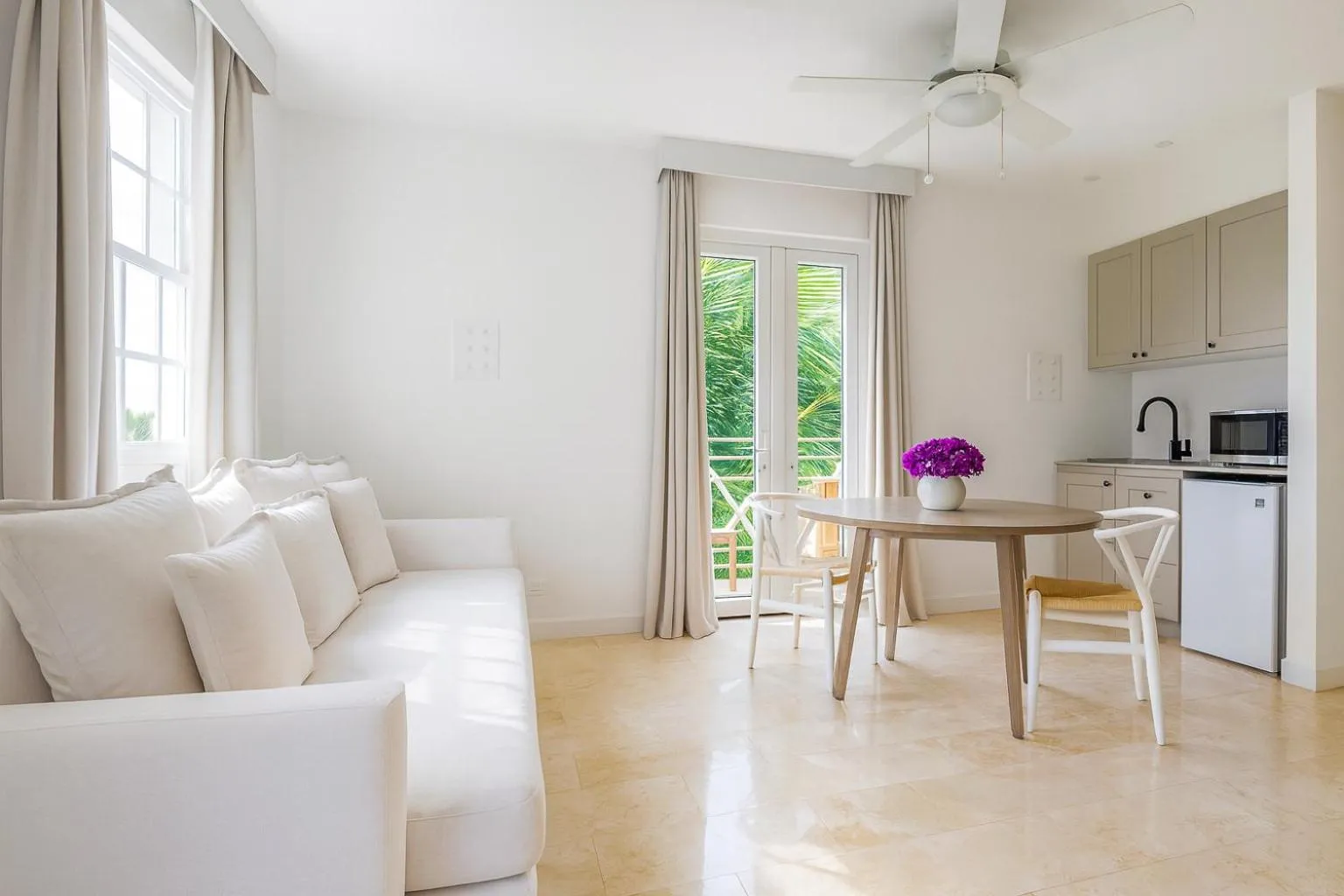 Coffee/tea facilities in South Point Hotel Inc