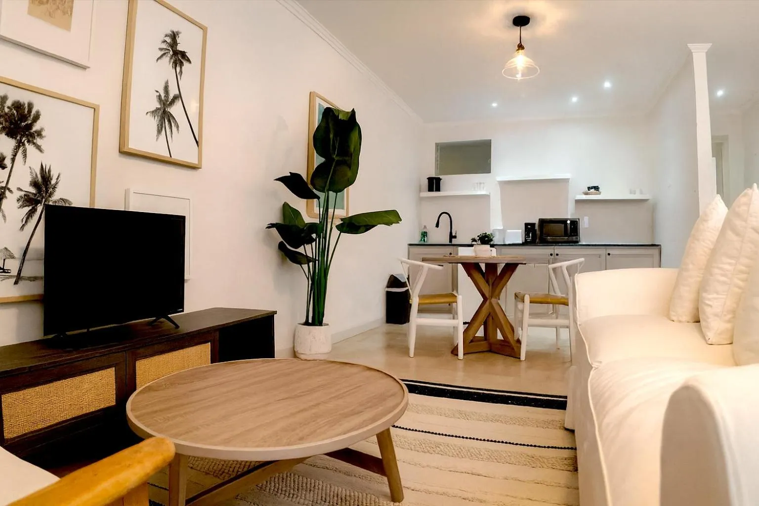 TV and multimedia in South Point Hotel Inc