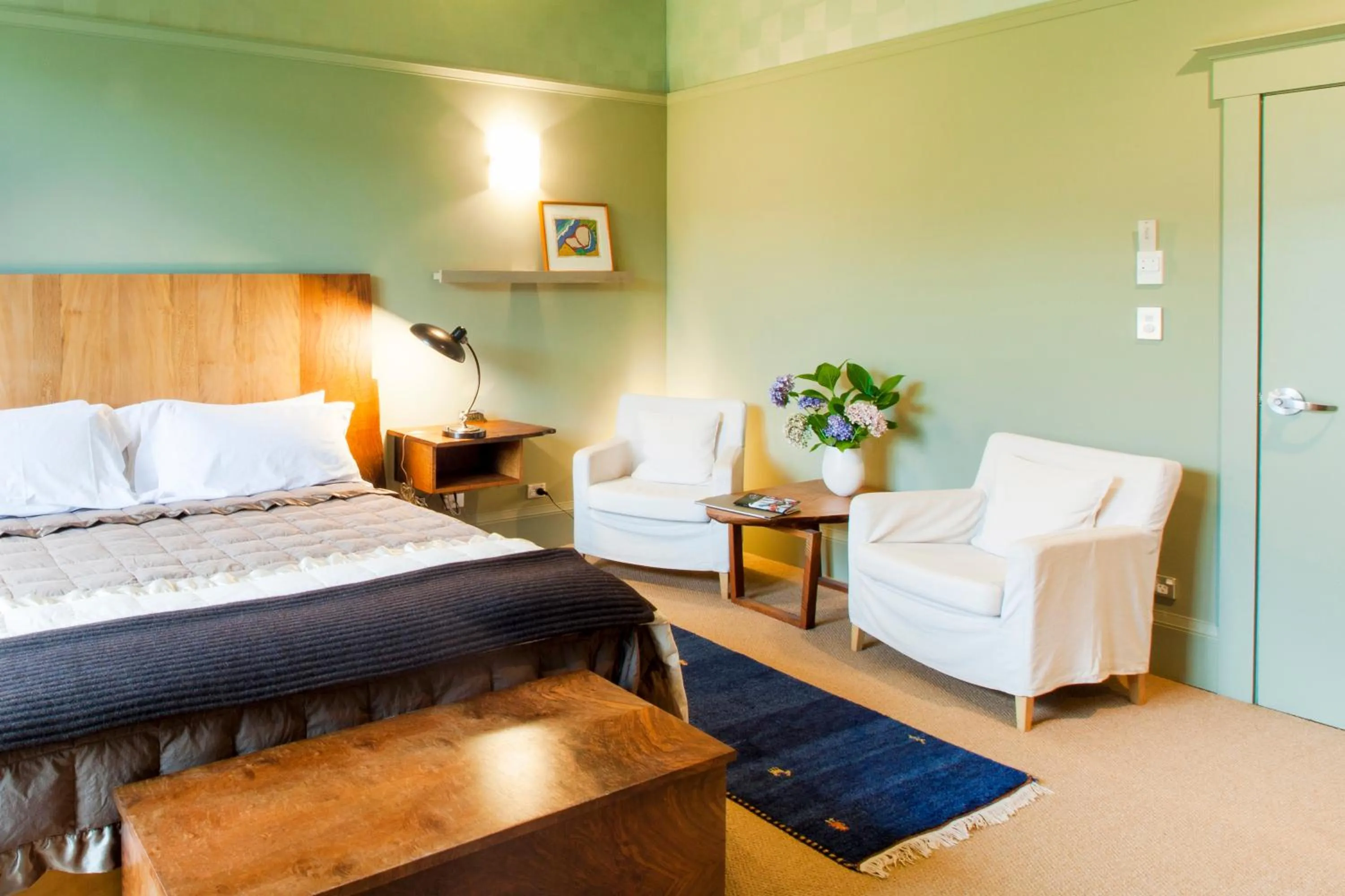 Bed in Hapuku Lodge & Tree Houses