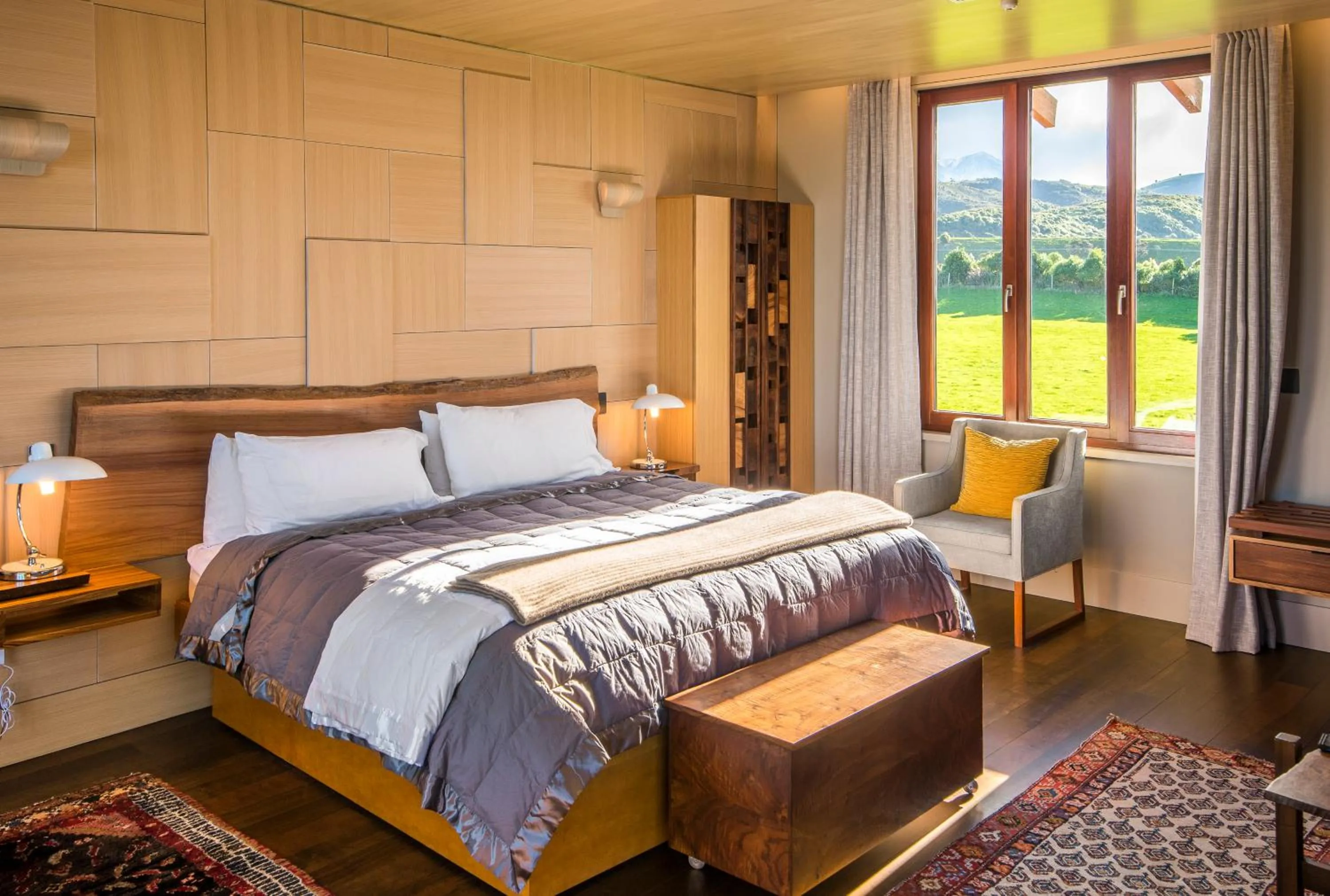 Bed in Hapuku Lodge & Tree Houses