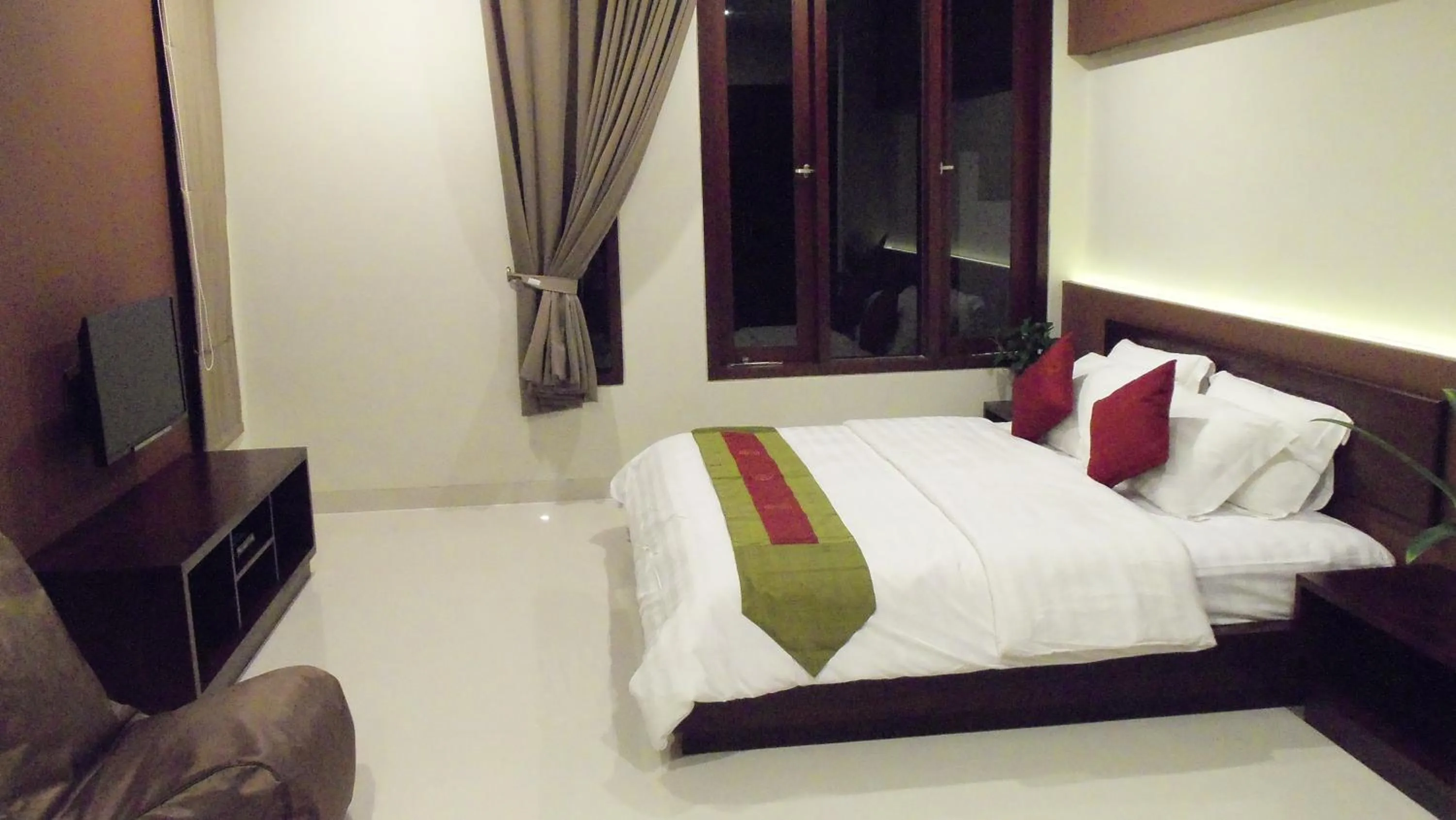 Bedroom, Bed in The Arnaya