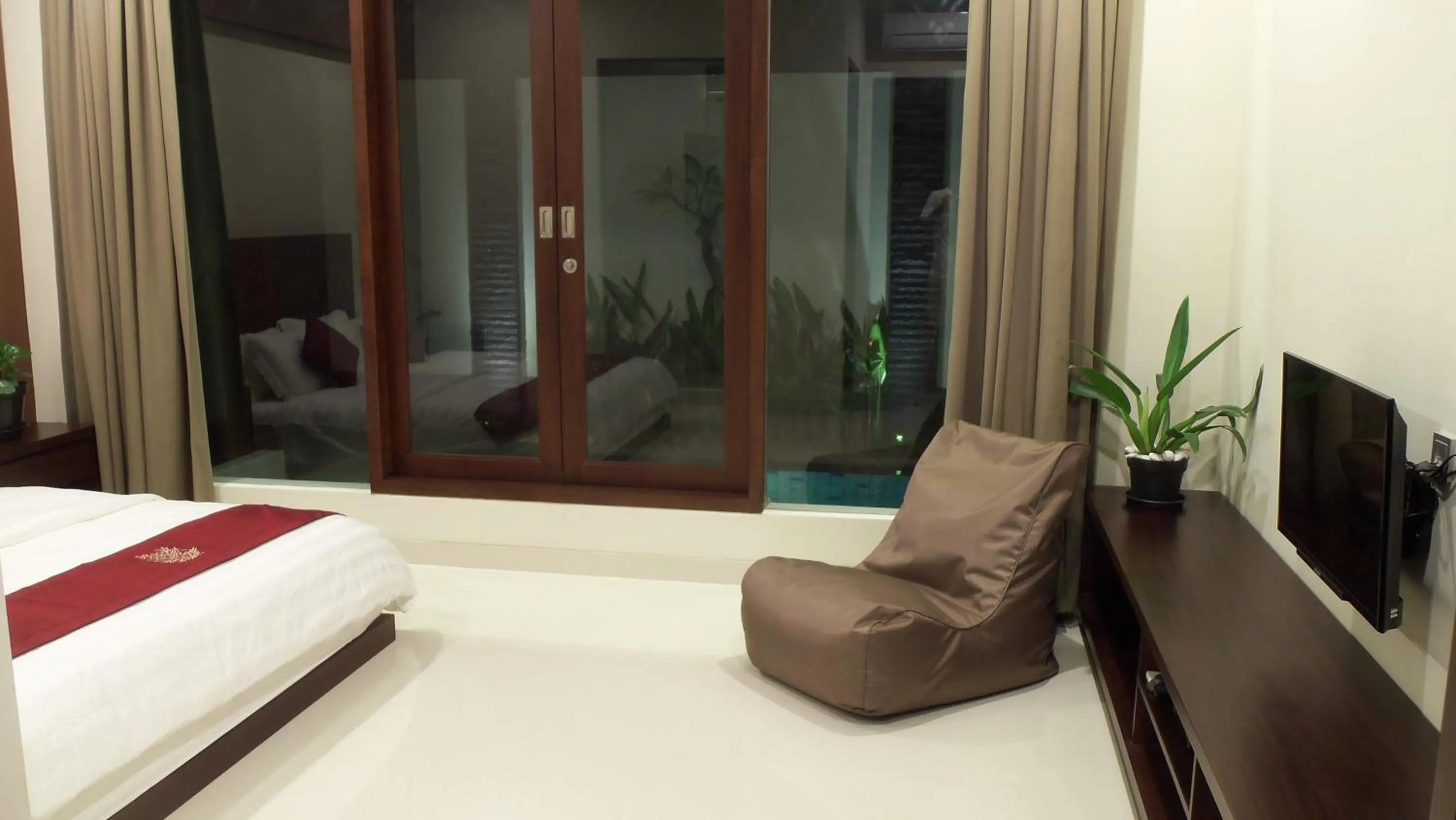 Bedroom, Bed in The Arnaya