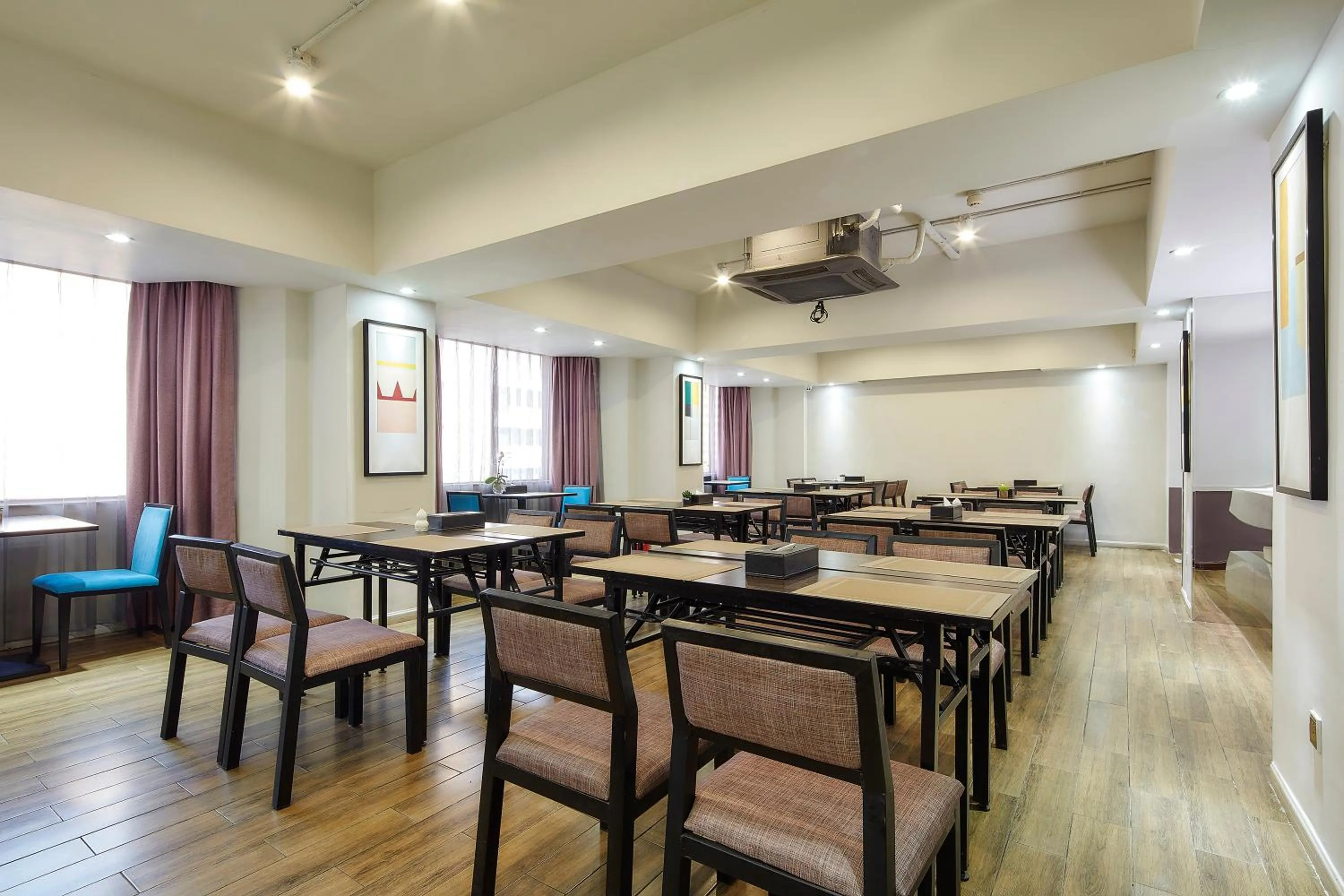 Restaurant/places to eat in Insail Hotels Huanshi Road Taojin Metro Station Guangzhou