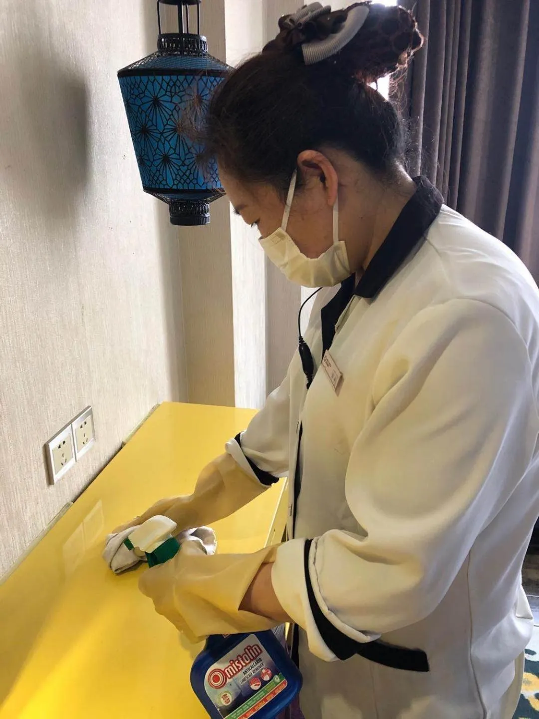 Staff in Insail Hotels Huanshi Road Taojin Metro Station Guangzhou