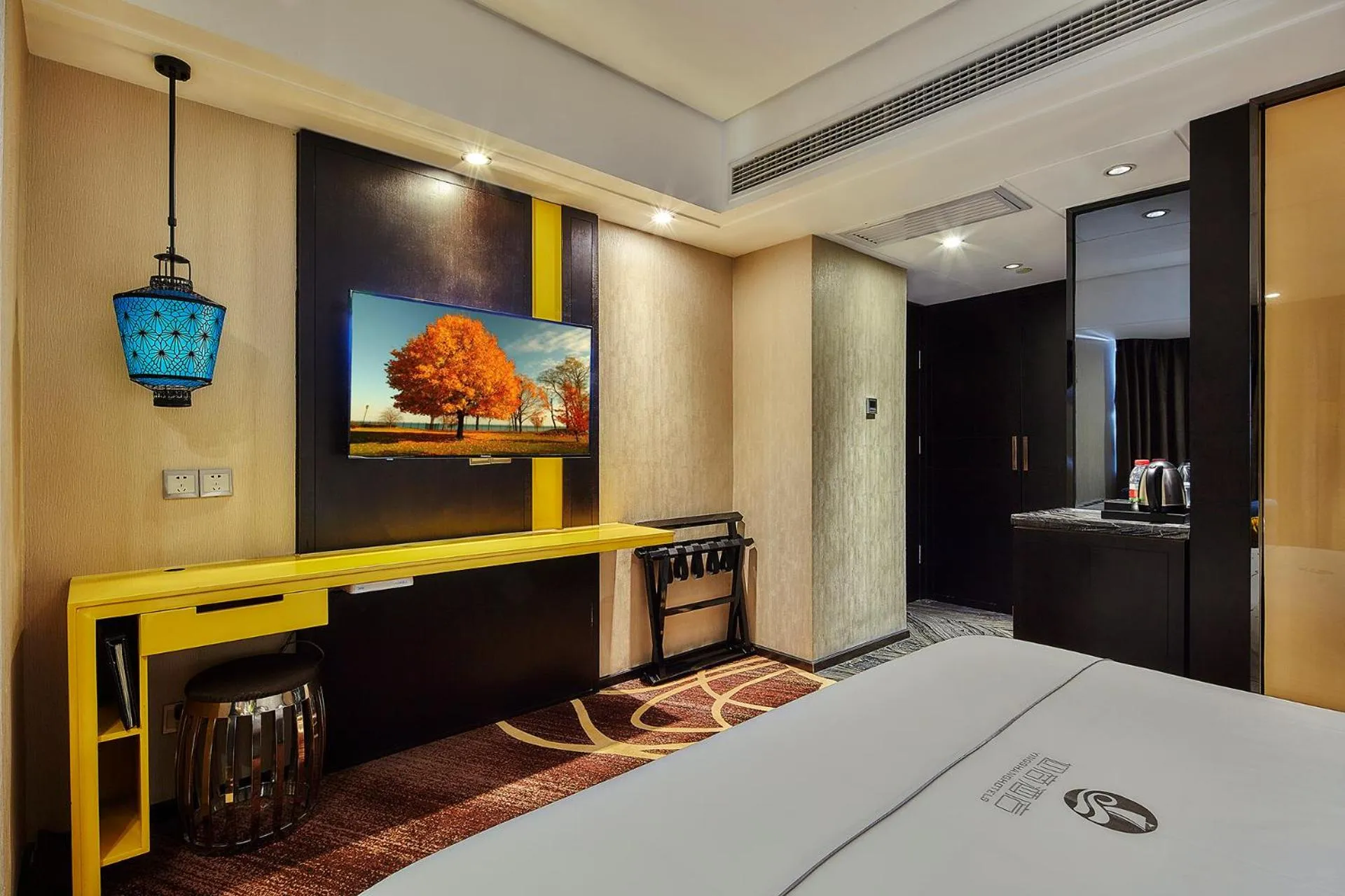 Photo of the whole room, Bed in Insail Hotels Huanshi Road Taojin Metro Station Guangzhou