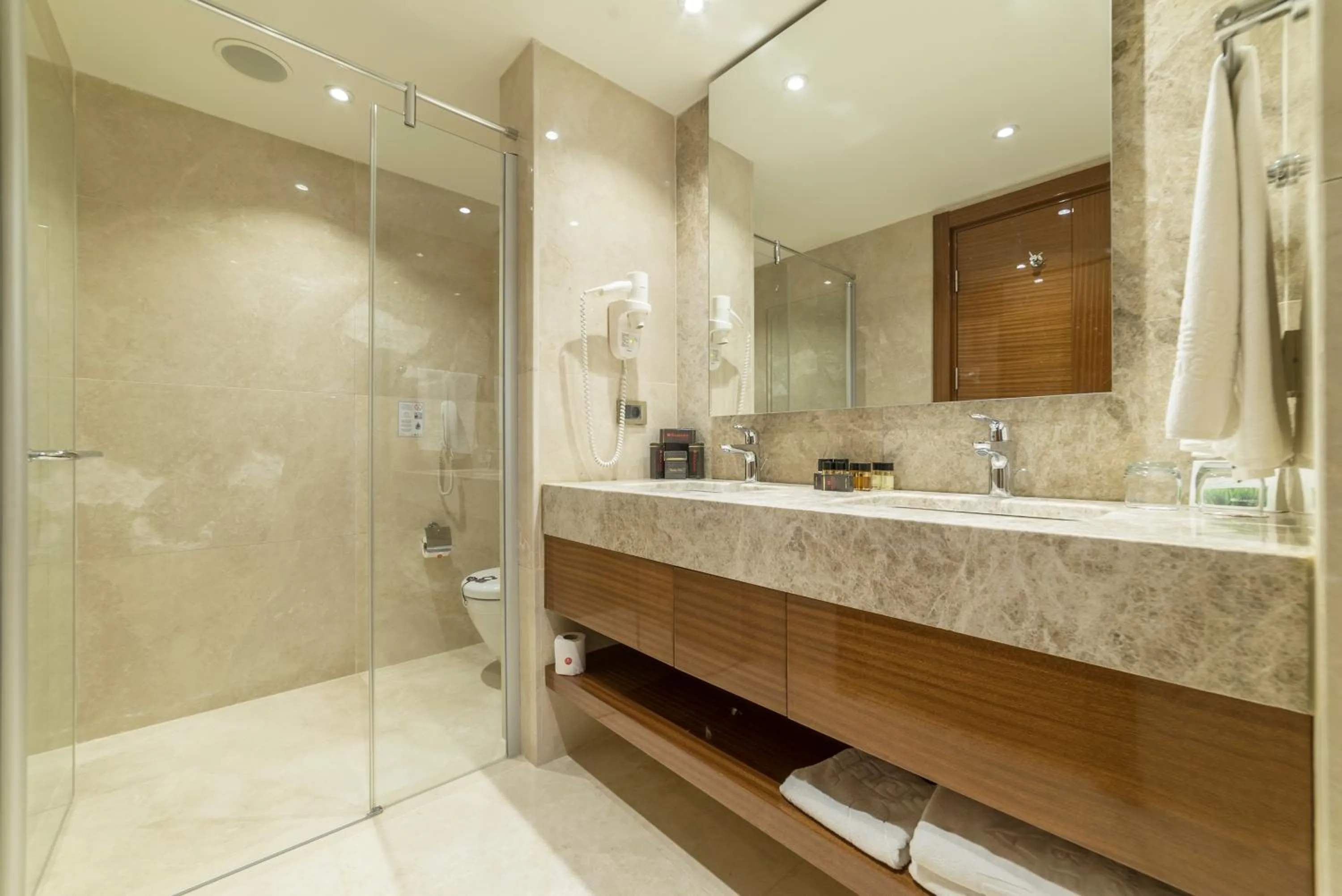 Shower in Ramada Resort Kusadasi & Golf