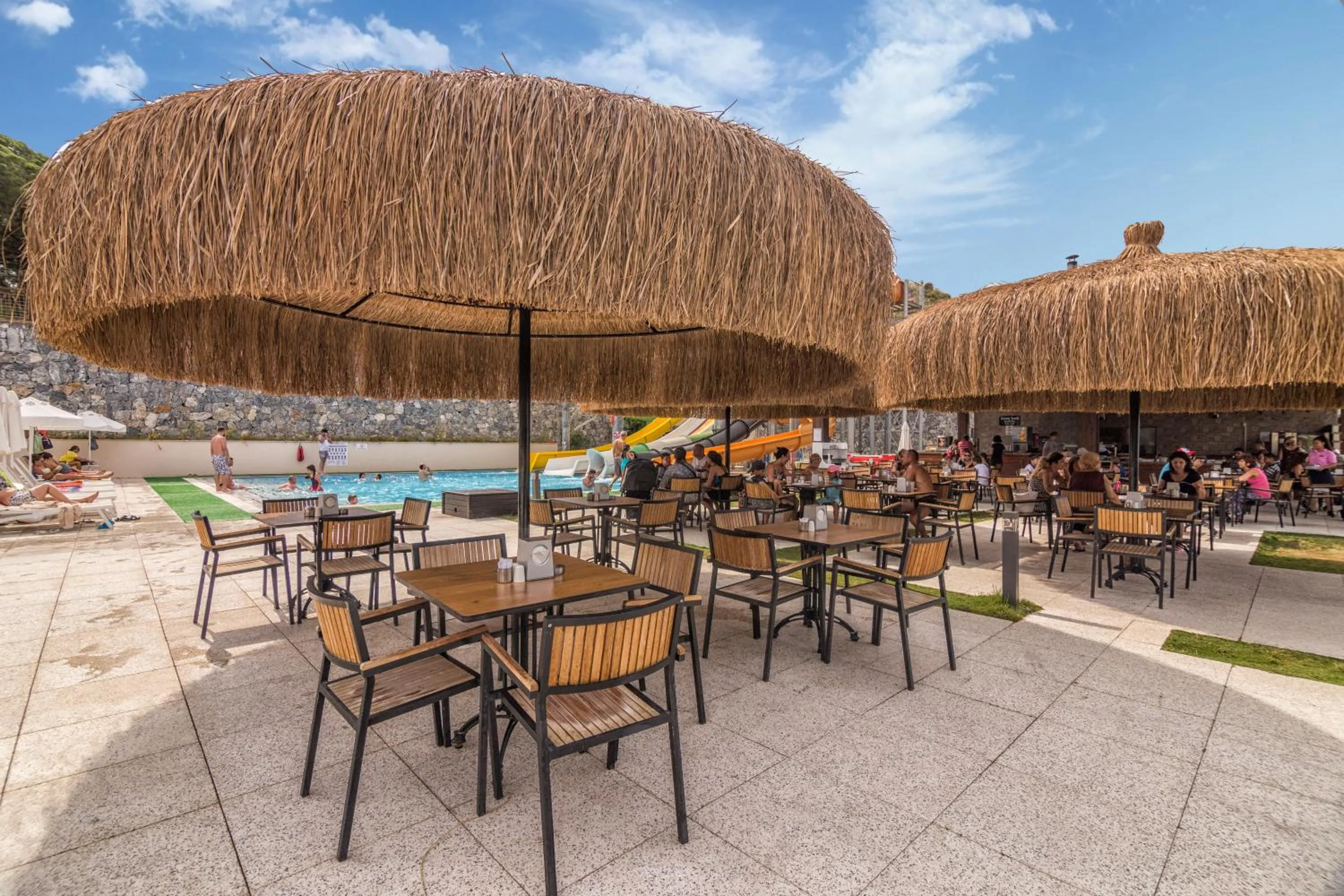 Restaurant/places to eat in Ramada Resort Kusadasi & Golf