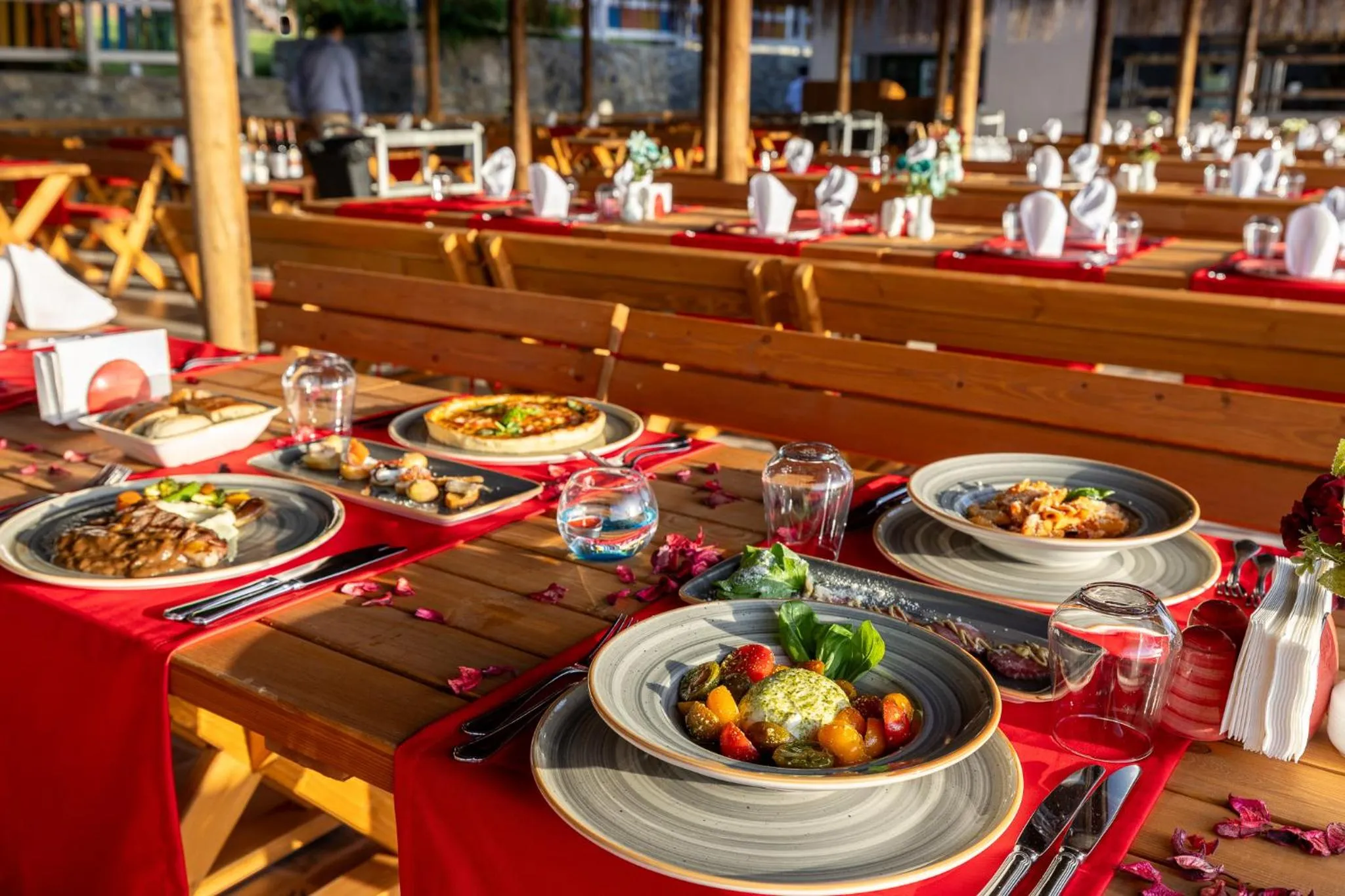 Restaurant/places to eat in Ramada Resort Kusadasi & Golf