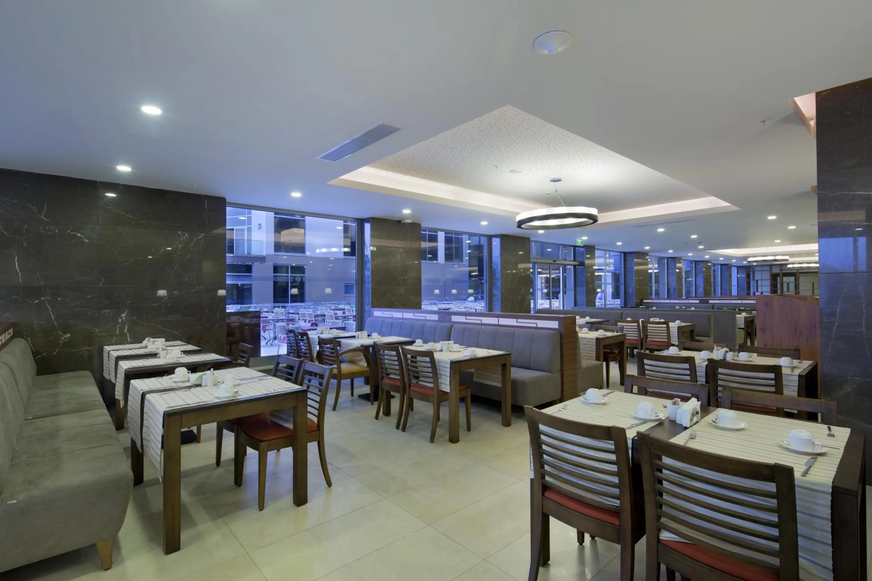 Restaurant/places to eat in Ramada Resort Kusadasi & Golf