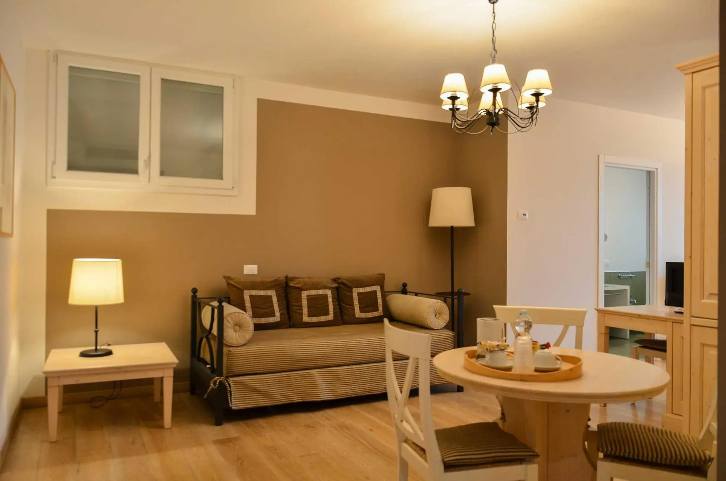 Triple Room in CRICHELON Triple Room in CRICHELON