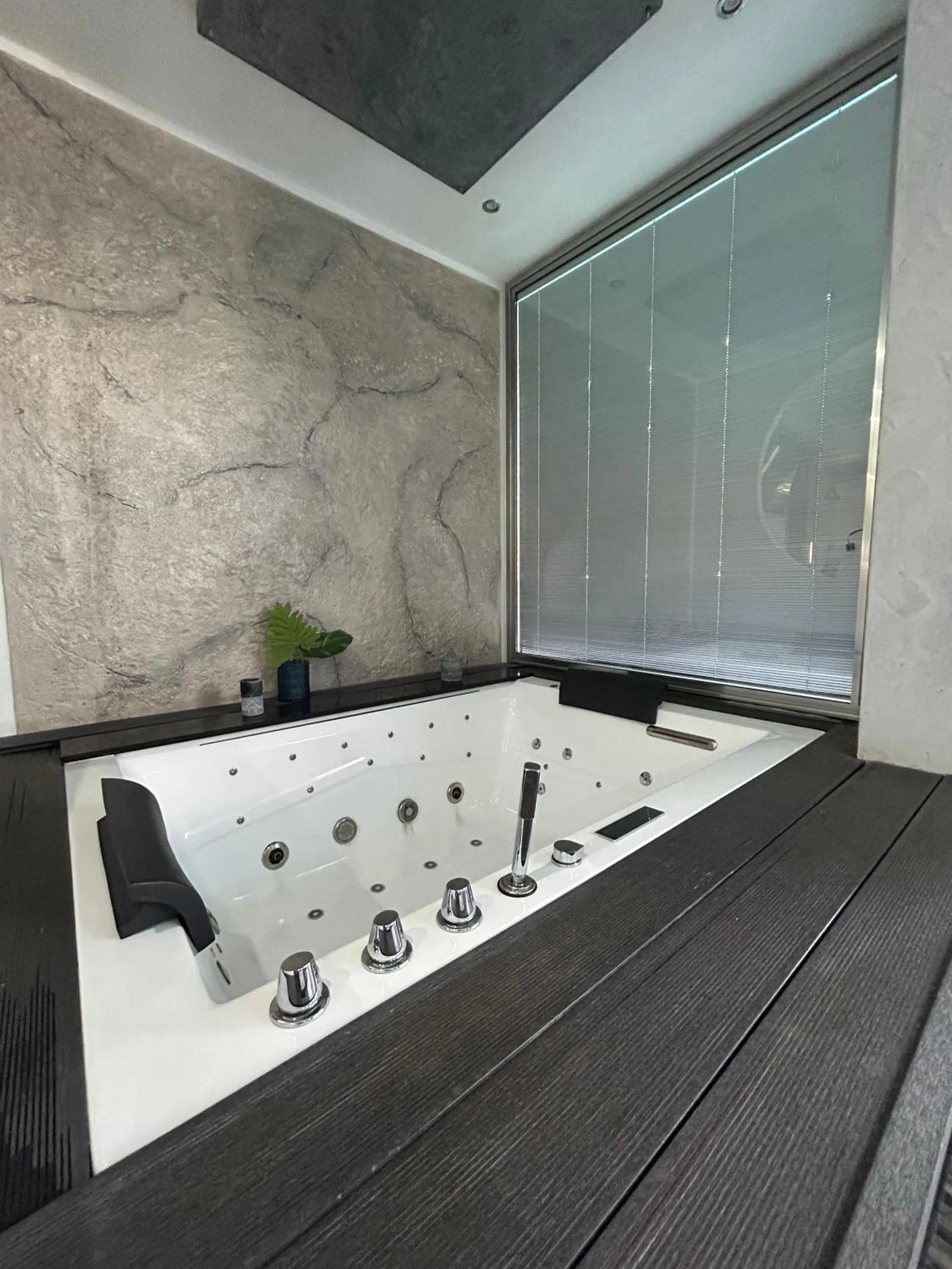 Hot Tub in Residence Villa Rosa dei Venti