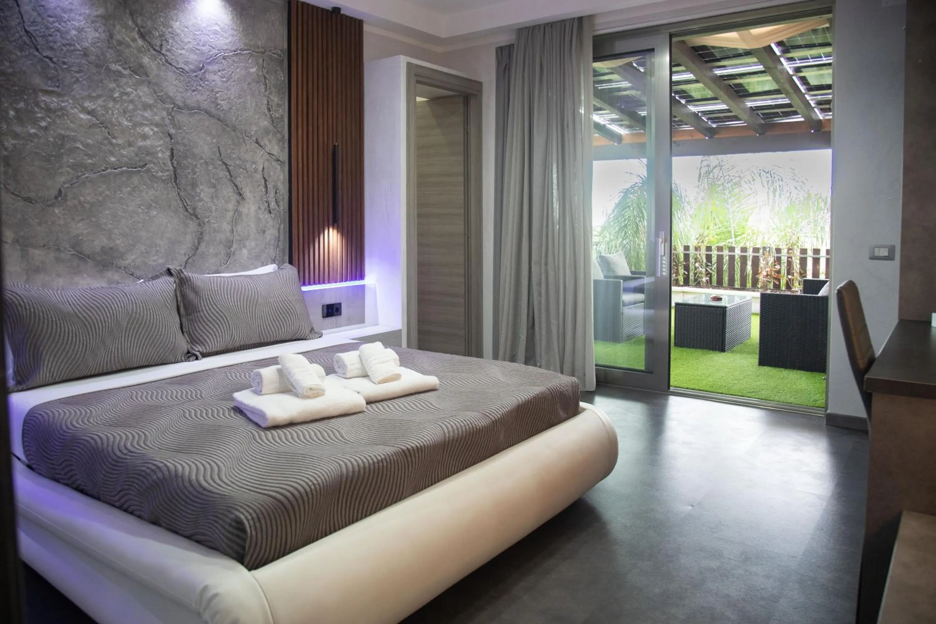 Balcony/Terrace, Bed in Residence Villa Rosa dei Venti