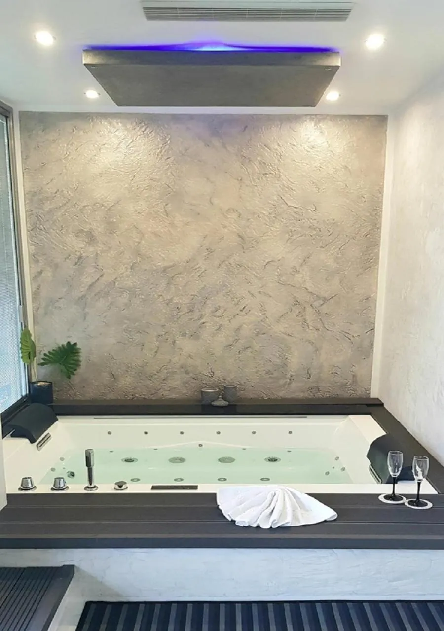 Hot Tub in Residence Villa Rosa dei Venti