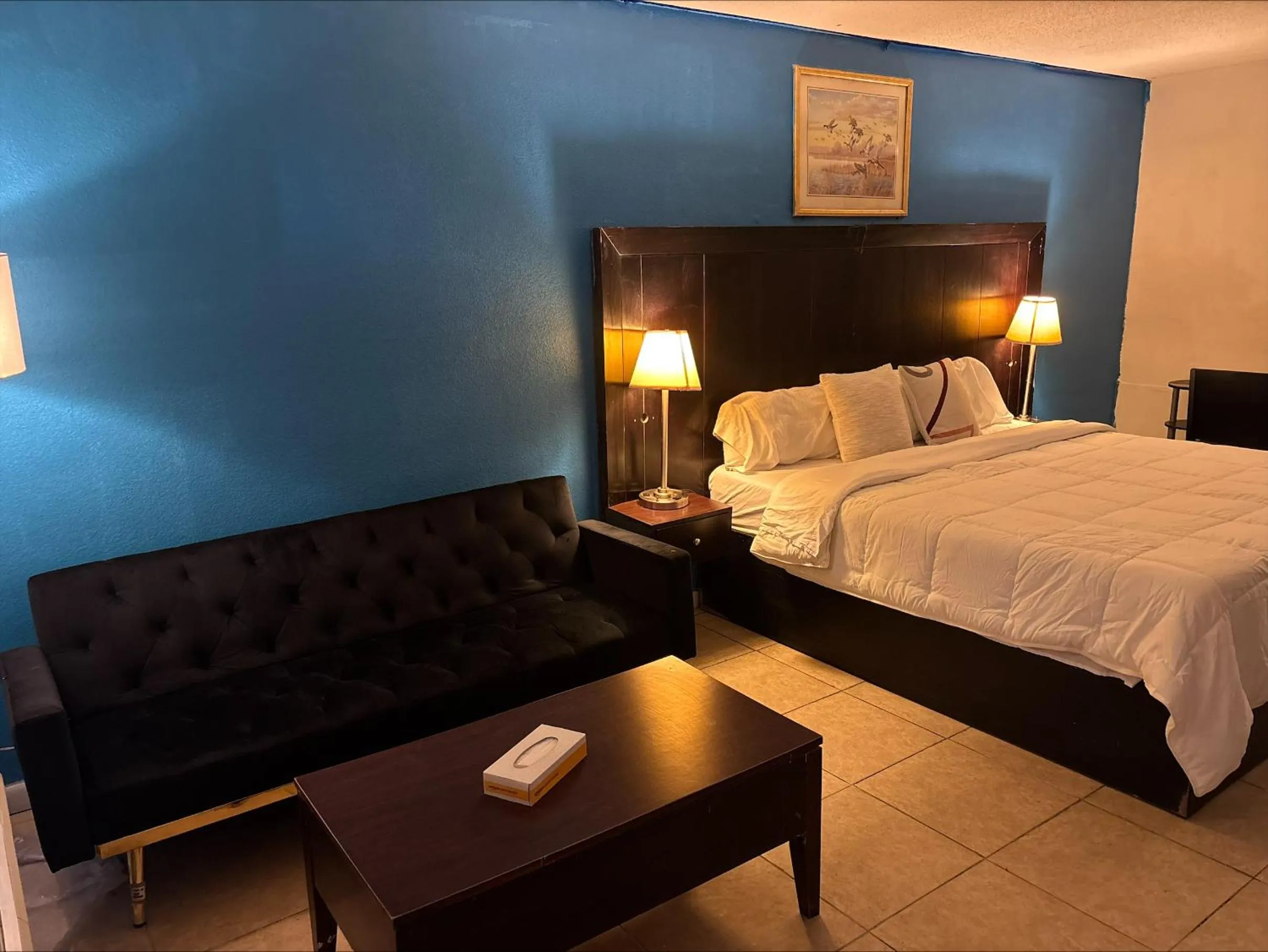 Bed in America's Best Value Inn