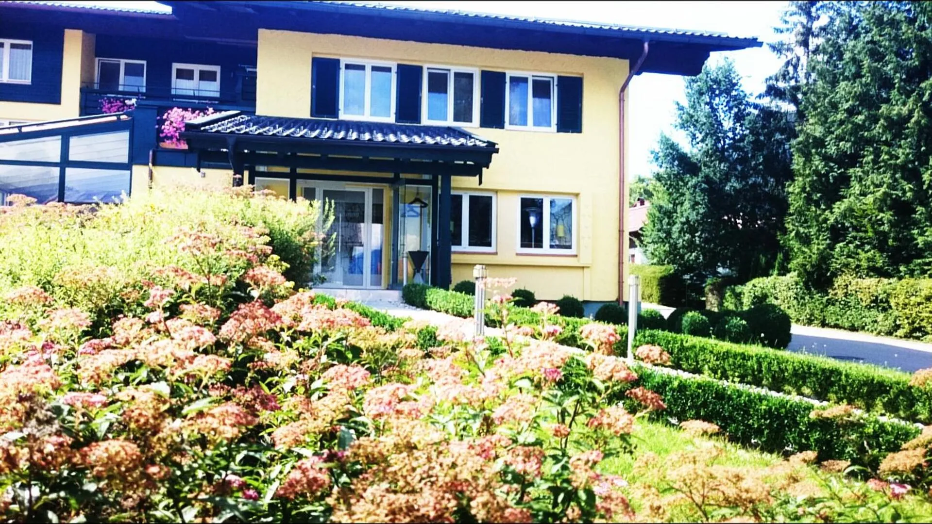 Property building in Hotel-Restaurant Bellevue