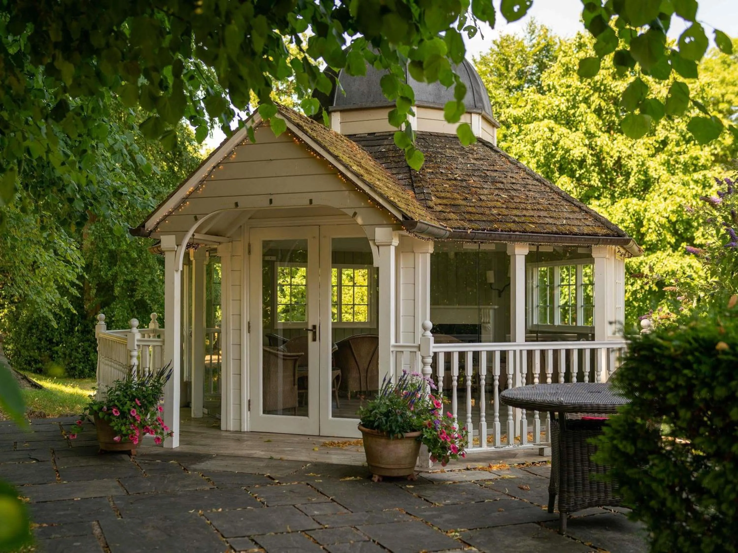 Entertainment in Lucknam Park, Emblems Collection