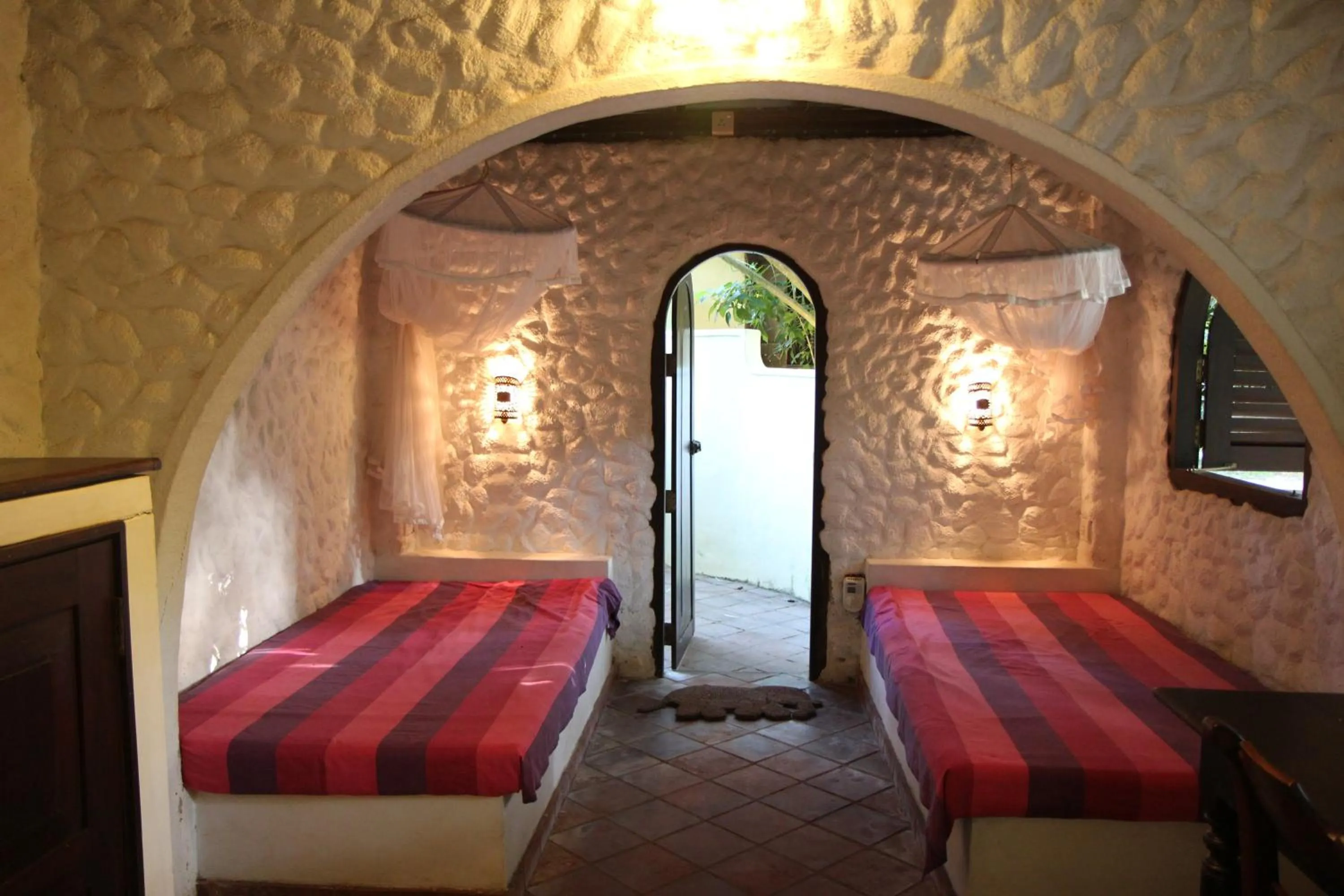 Bed in Secret Garden Villa - Unawatuna