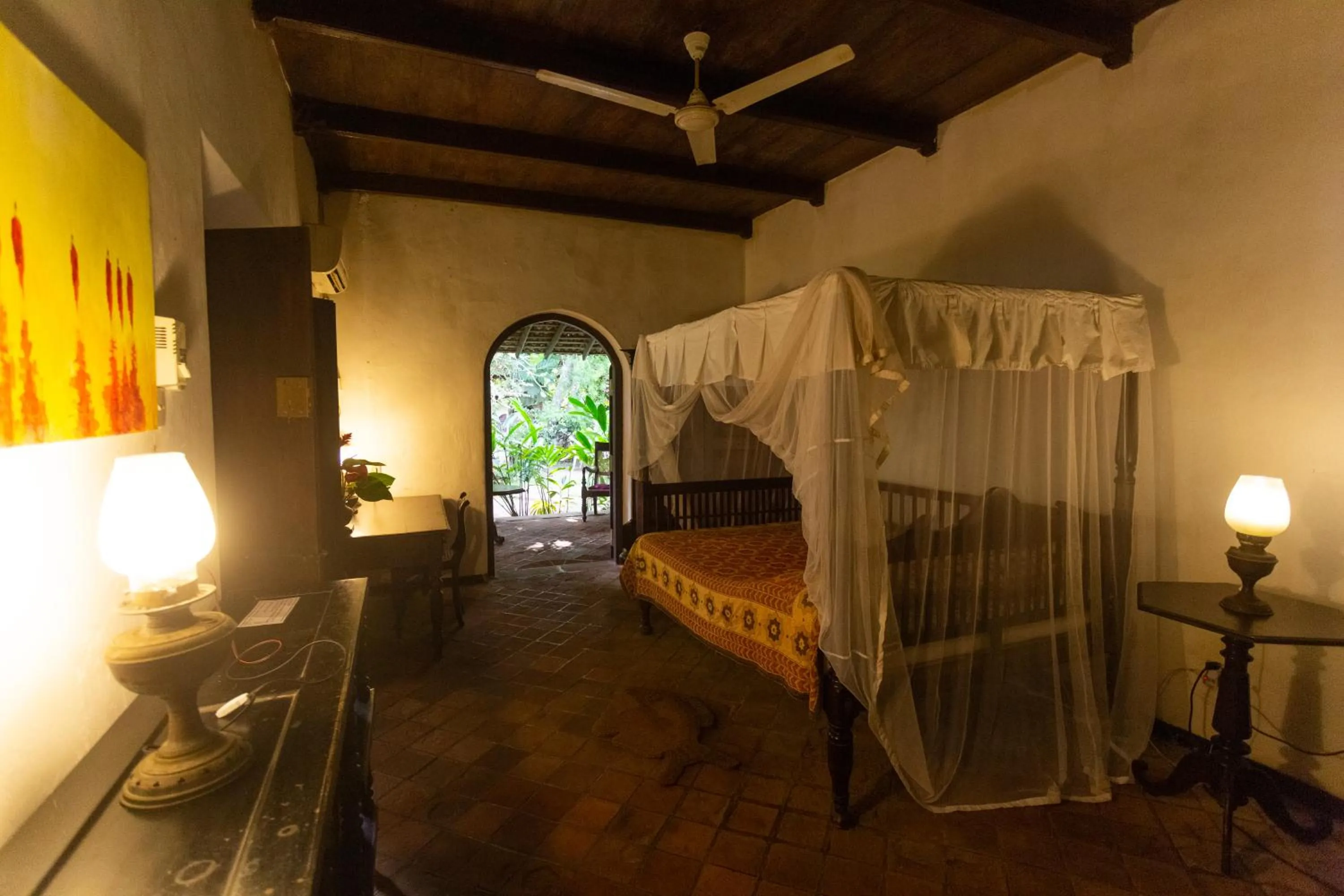 Photo of the whole room, Bed in Secret Garden Villa - Unawatuna