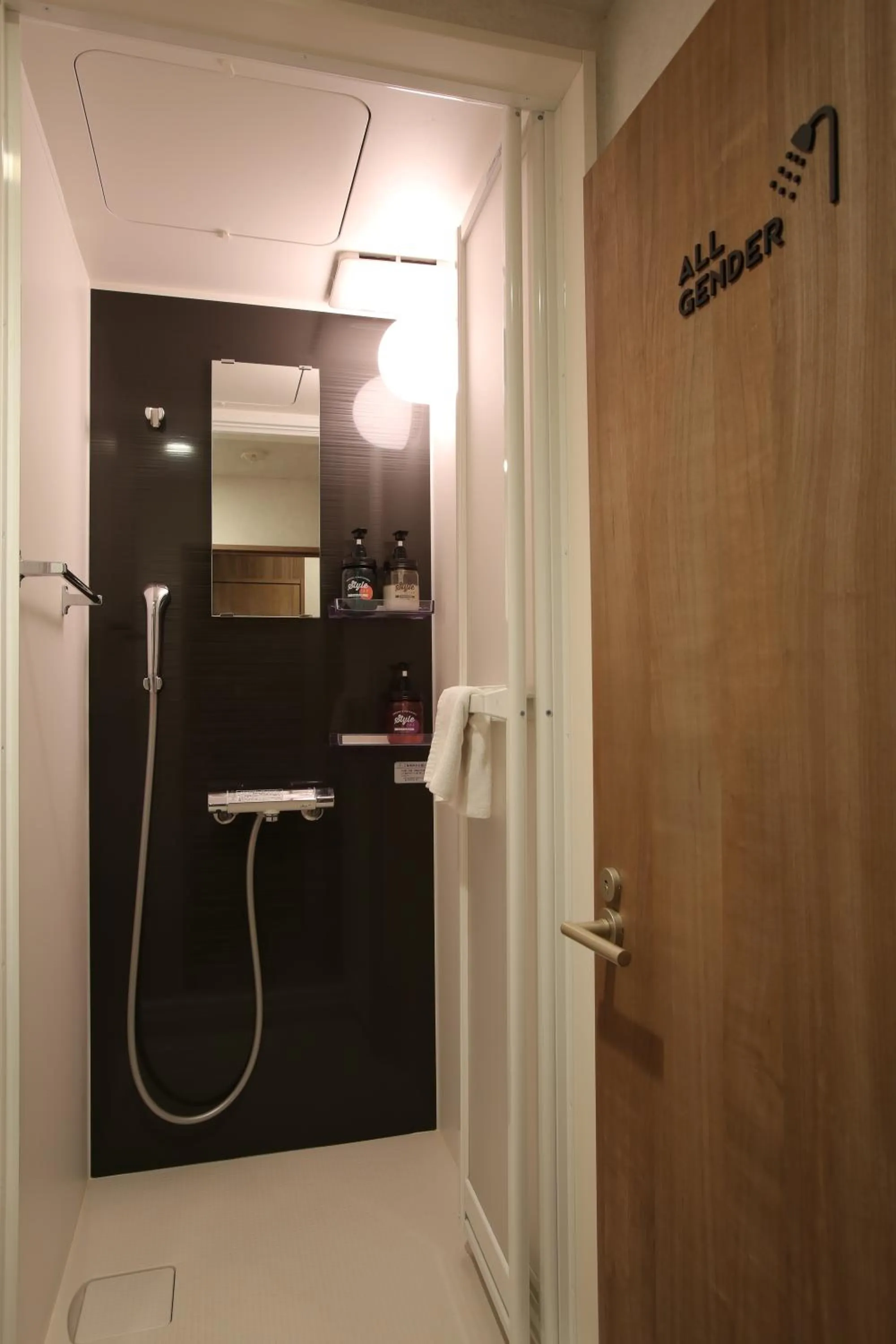 Shower in OHWA hostel minowa station