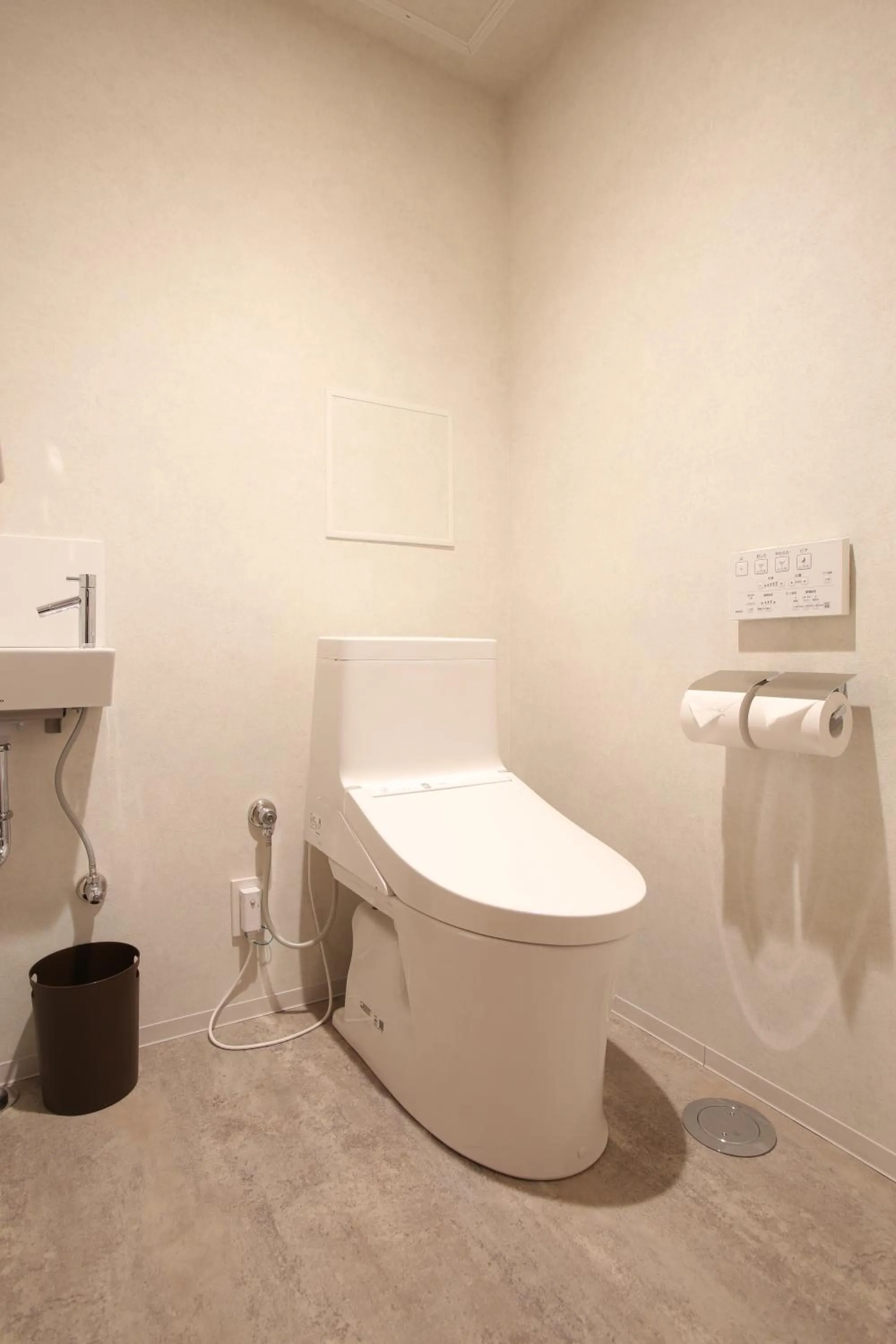 Toilet in OHWA hostel minowa station