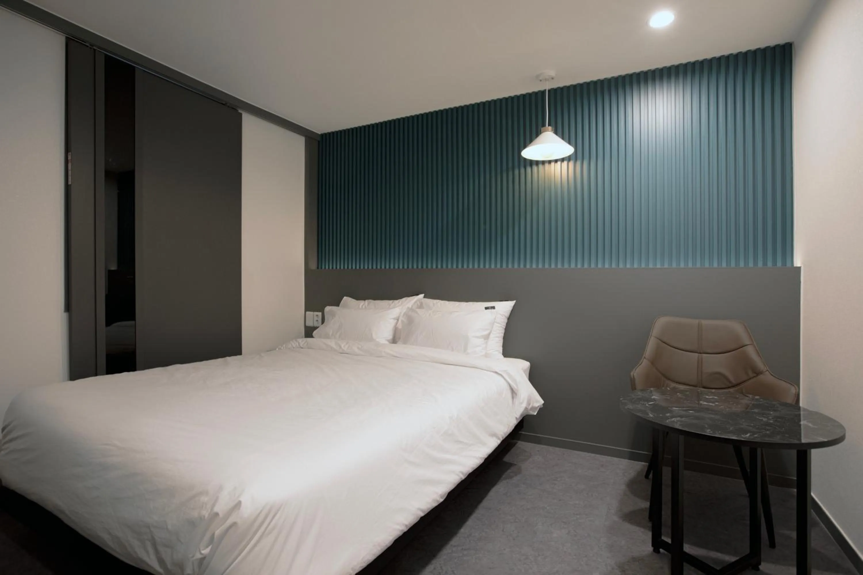 Bedroom, Bed in Luce Hotel
