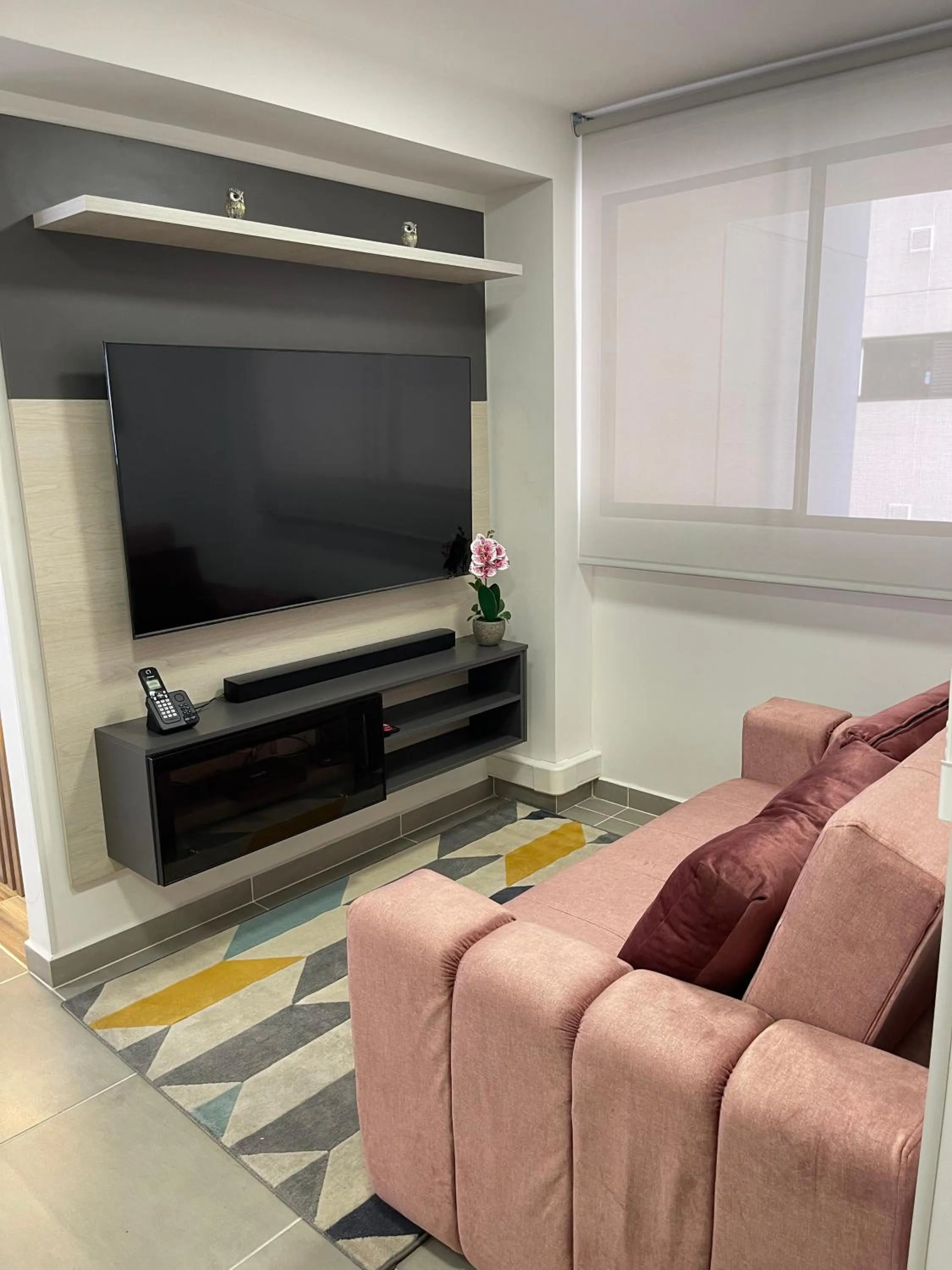 Communal lounge/ TV room in Acogedor apartamento cerca de clínica en F/blanca