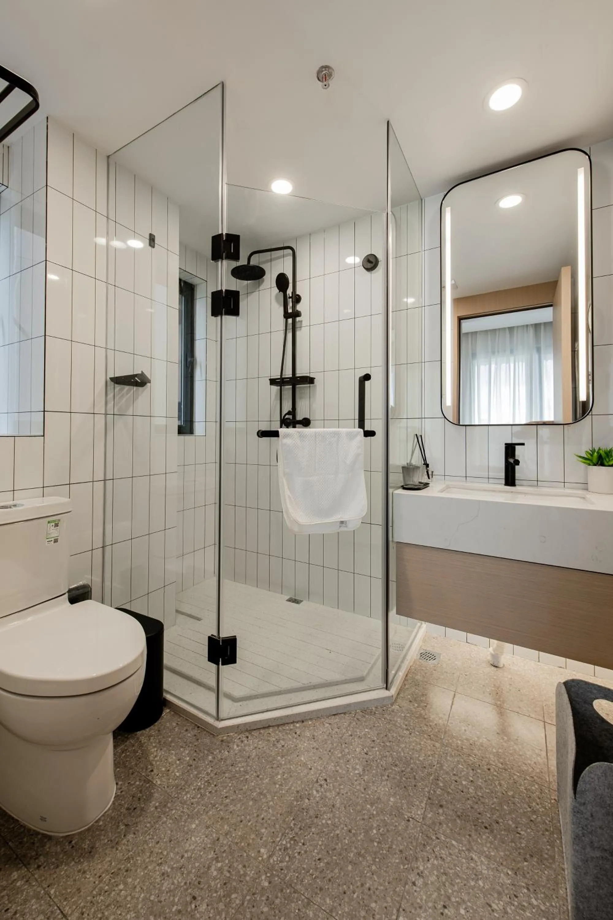 Shower in Adoor Suites Shenzhen