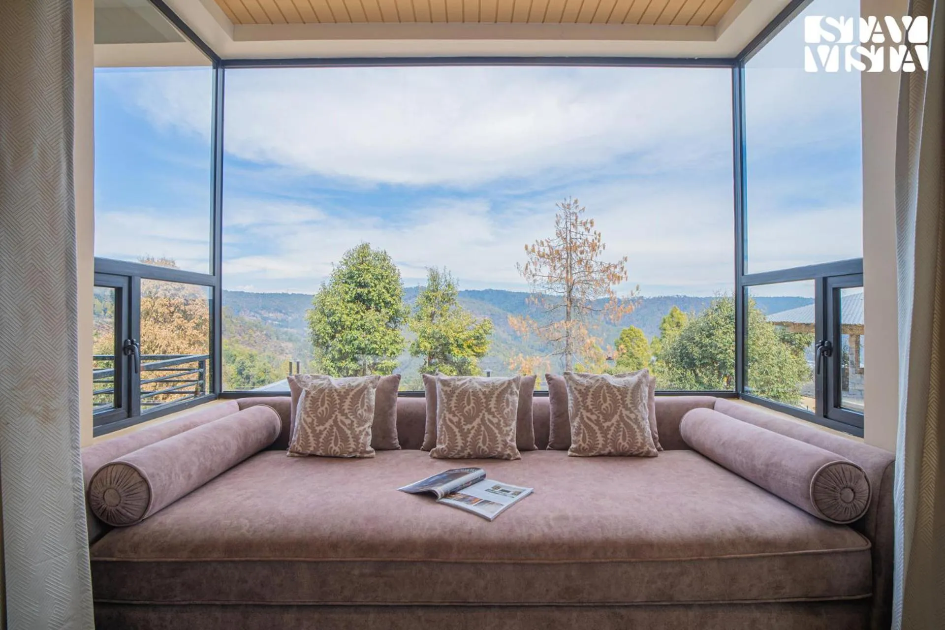 Balcony/Terrace in StayVista at Mountain Melody with Heater & Indoor-Outdoor Games