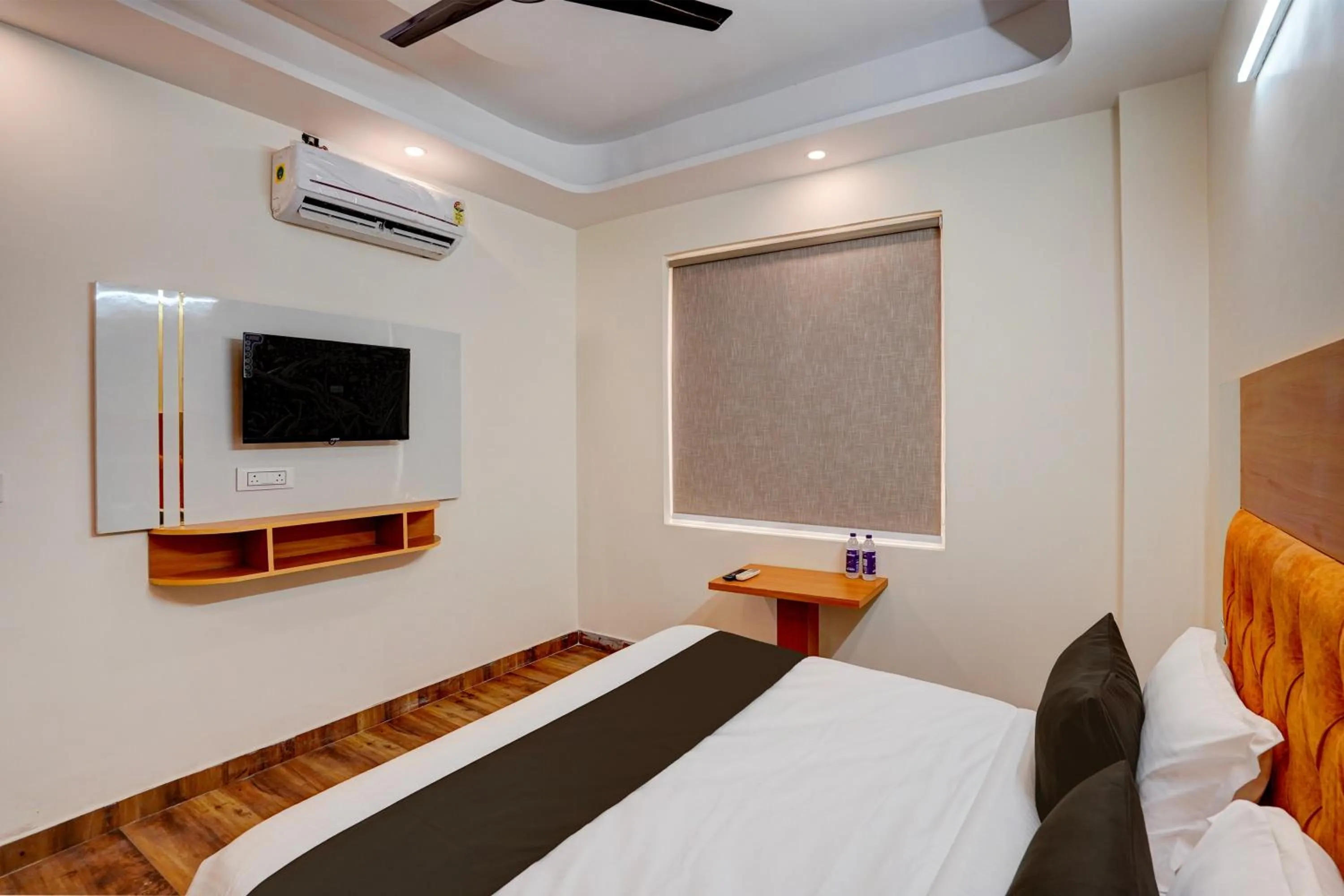 Bedroom, Bed in Hotel O Red Diamond Hotel