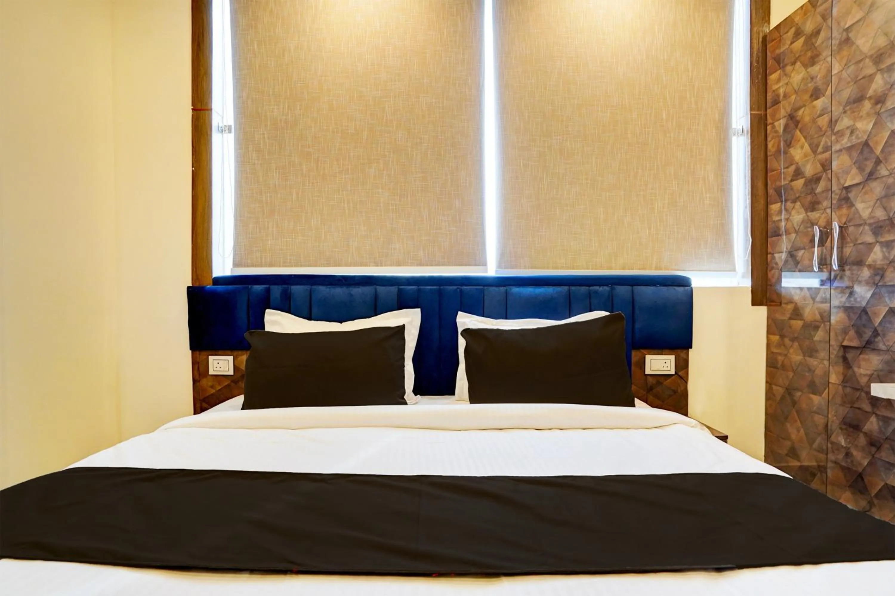 Bedroom, Bed in Hotel O Red Diamond Hotel