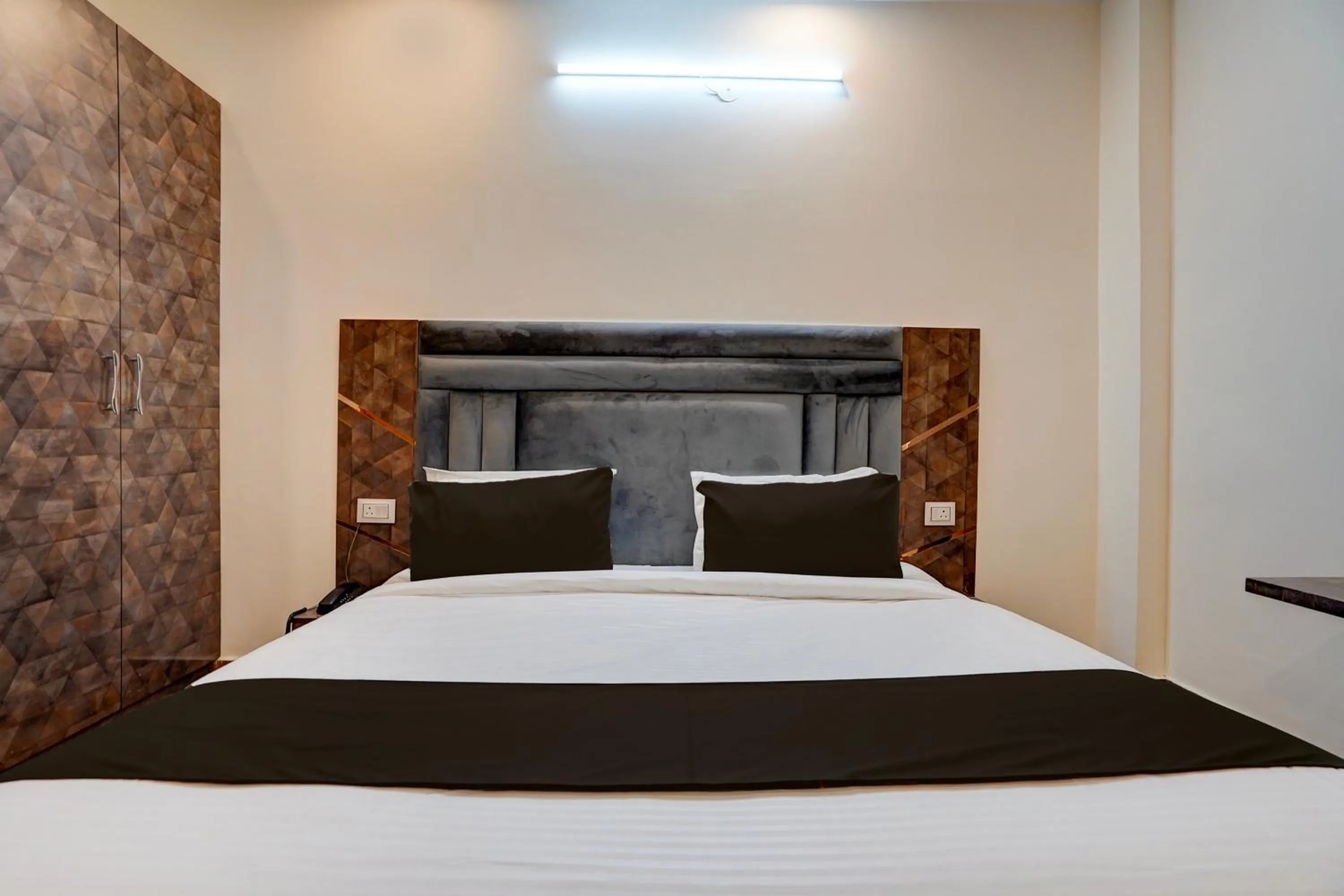 Bedroom, Bed in Hotel O Red Diamond Hotel