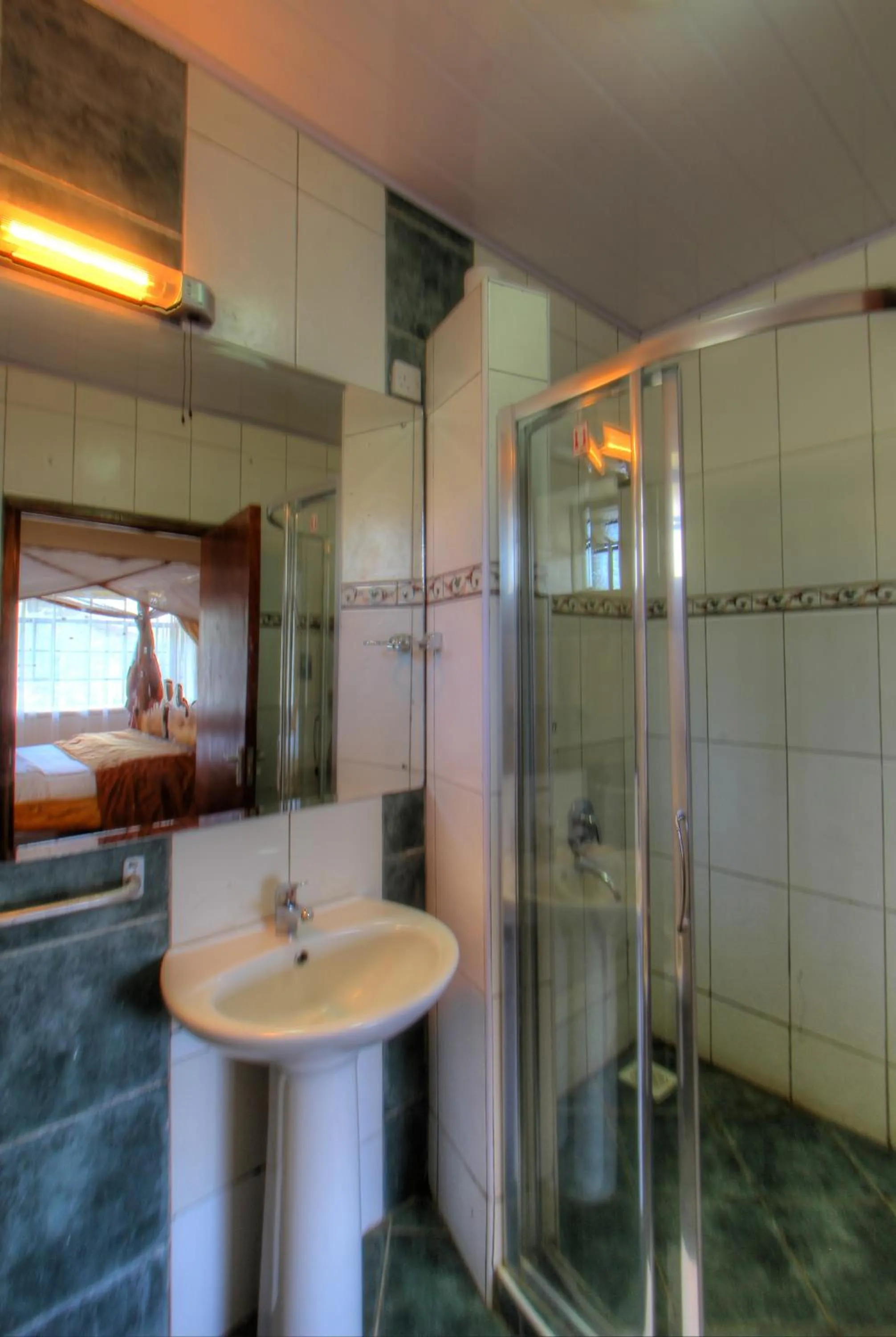 Bathroom in Naivasha Kongoni Lodge - Lakefront Getaway