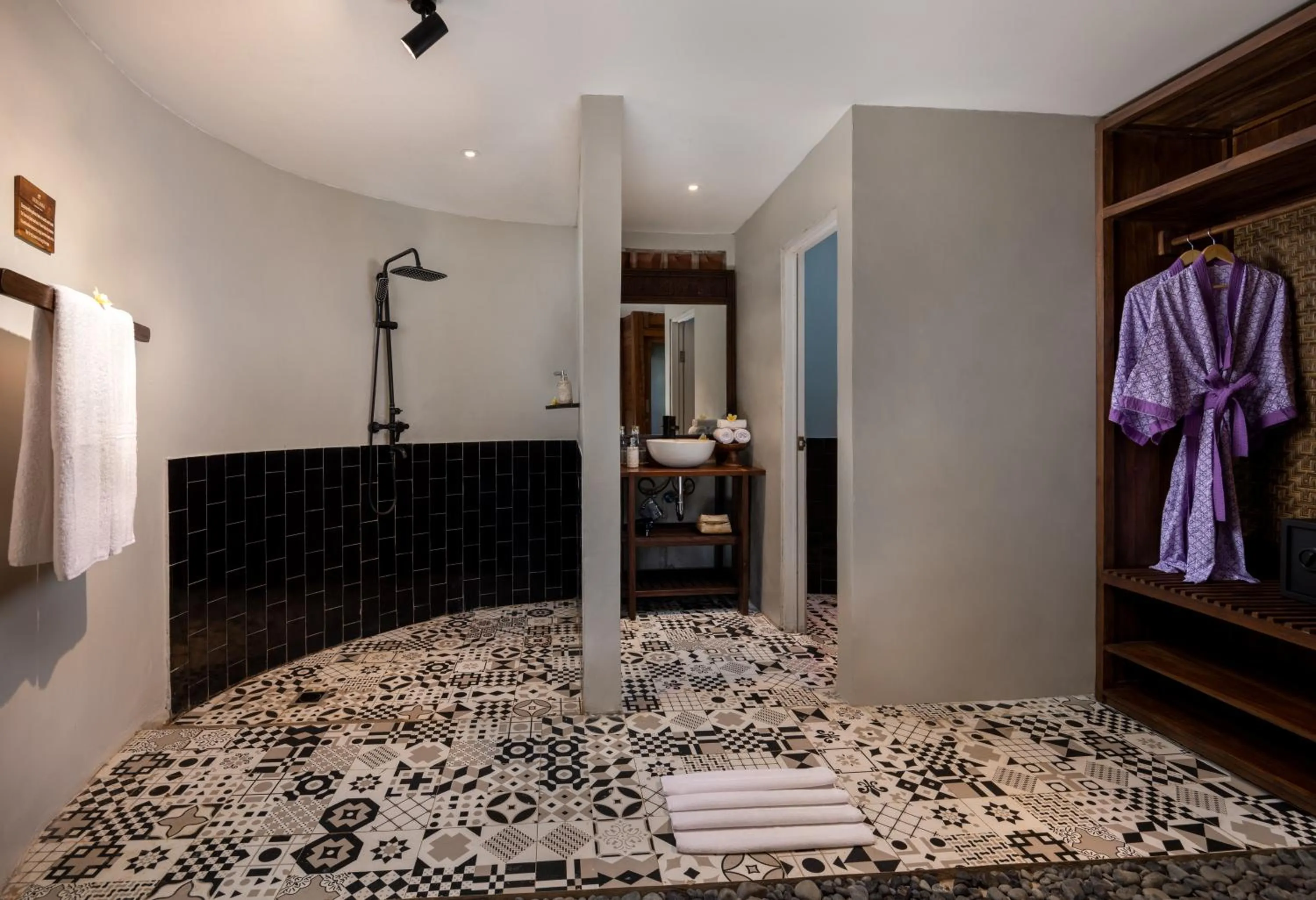 Bathroom, Bed in Berlima Wooden Lodge by GenuineHost